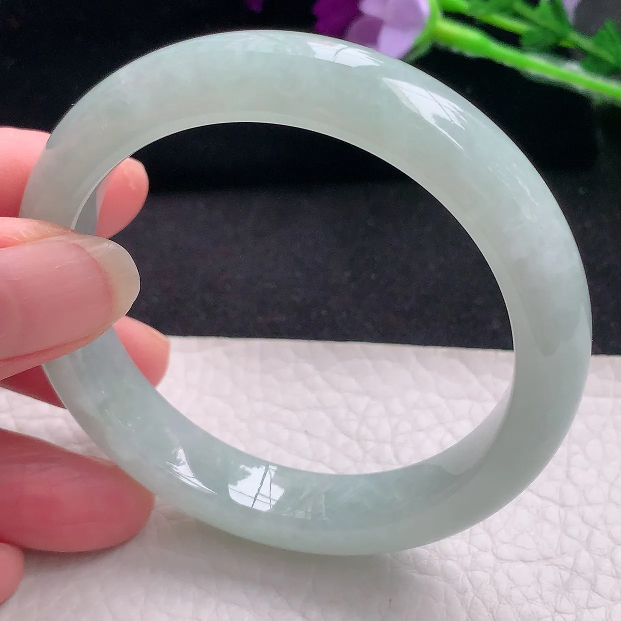 xx自然光54*11.3*8平安镯 翡翠A货水润浅绿宽边玉手镯玉手环