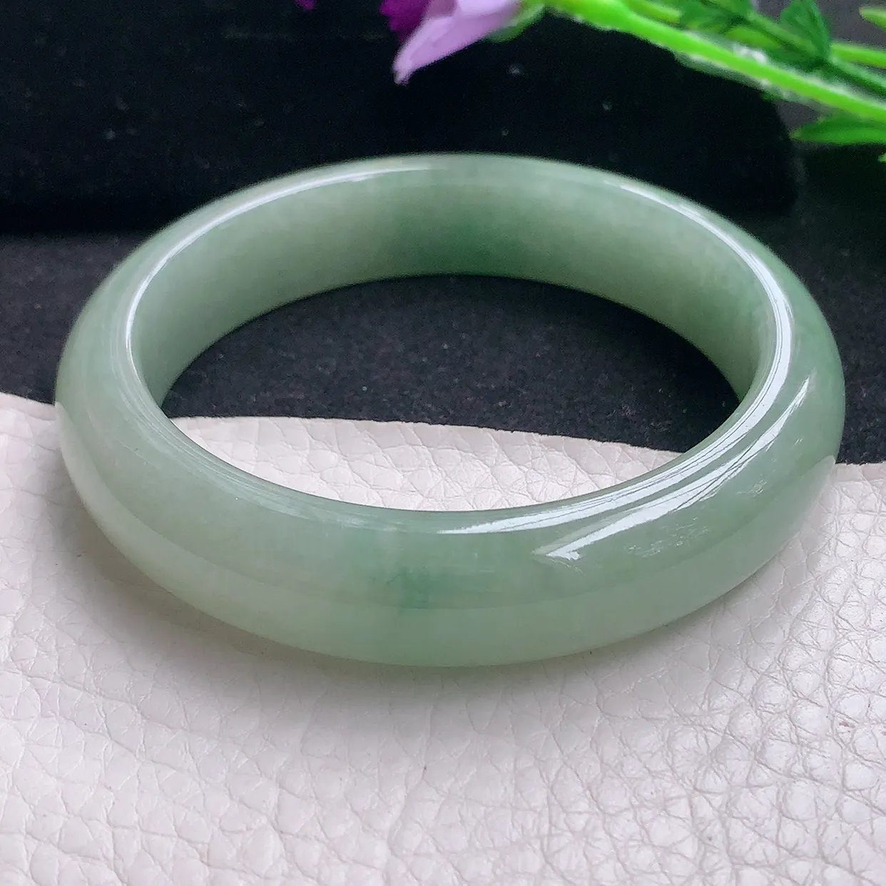 xx自然光58*13.8*8.2平安镯 翡翠A货水润满绿宽边玉手镯玉手环