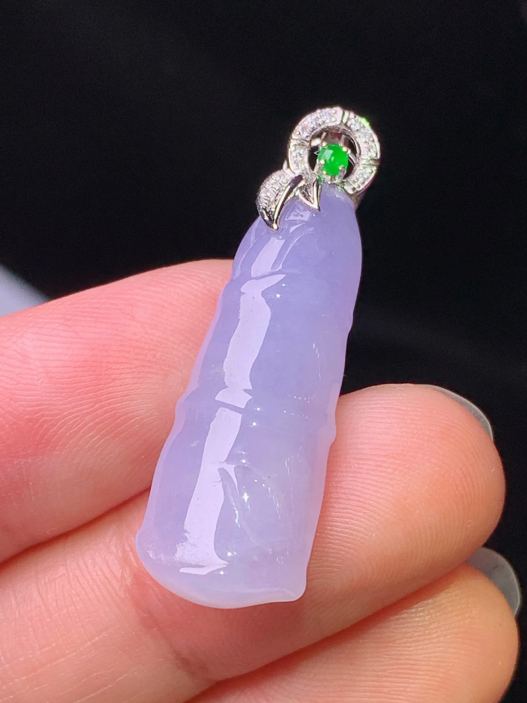 18k金钻镶嵌紫罗兰竹节吊坠 玉质细腻 色泽清新艳丽 整体尺寸34.3*10.8*5.3