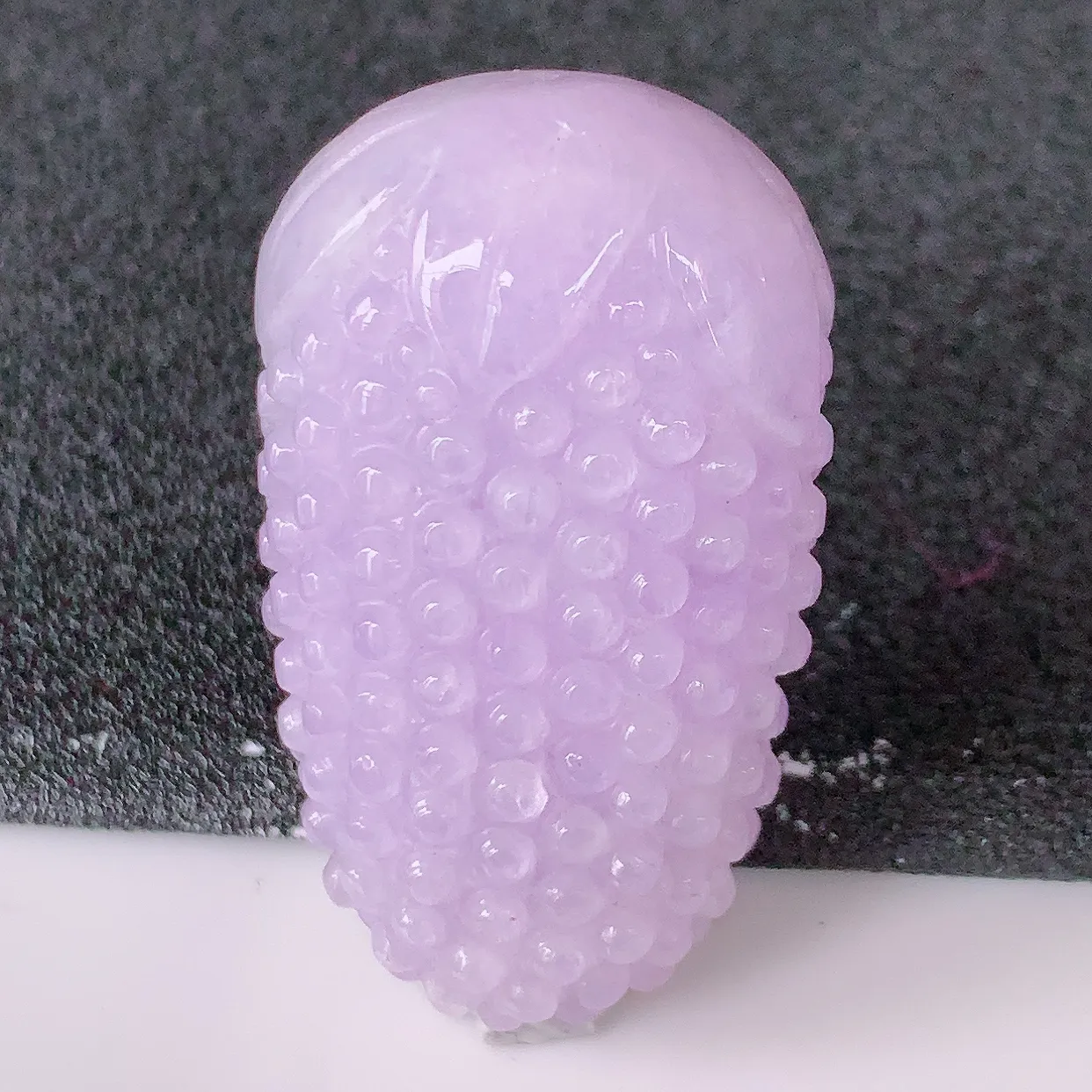 自然光实拍，冰胶紫罗兰翡翠葡萄吊坠，多子多福，翠色灵动，种老水足，寓意好，品相佳，佩戴佳品！#57.20