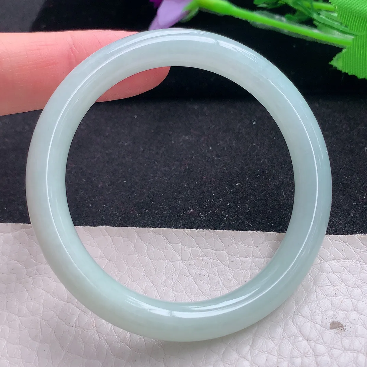 n小圈口52*8美人镯 翡翠A货玉手镯浅绿水润圆条玉手环 叮当镯