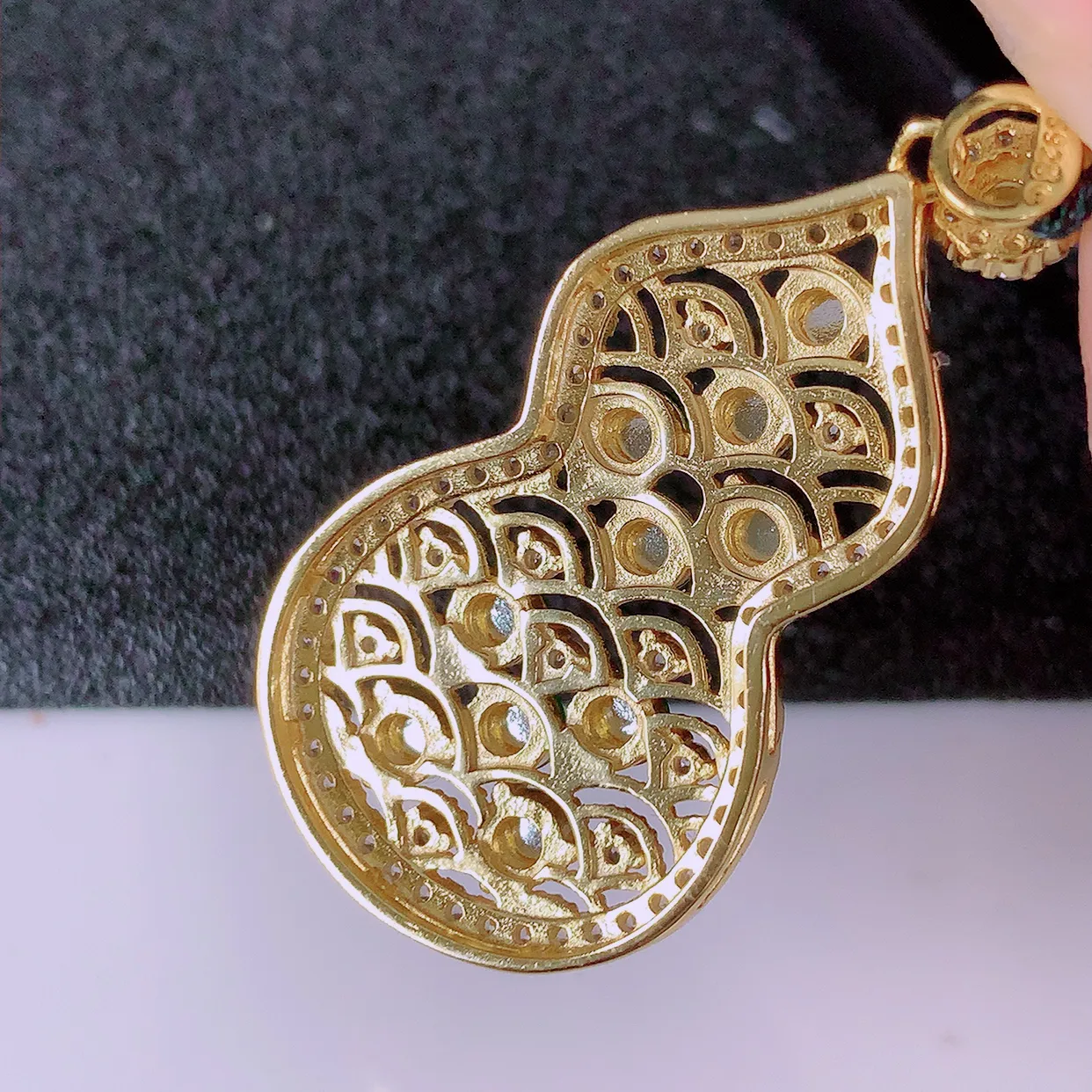 冰透满绿翡翠925银镶嵌福禄葫芦吊坠，自然光实拍，翠色灵动，颜色漂亮，种老水足，品相佳，佩戴佳品！#97.20整体37*19.5*6裸石3*3