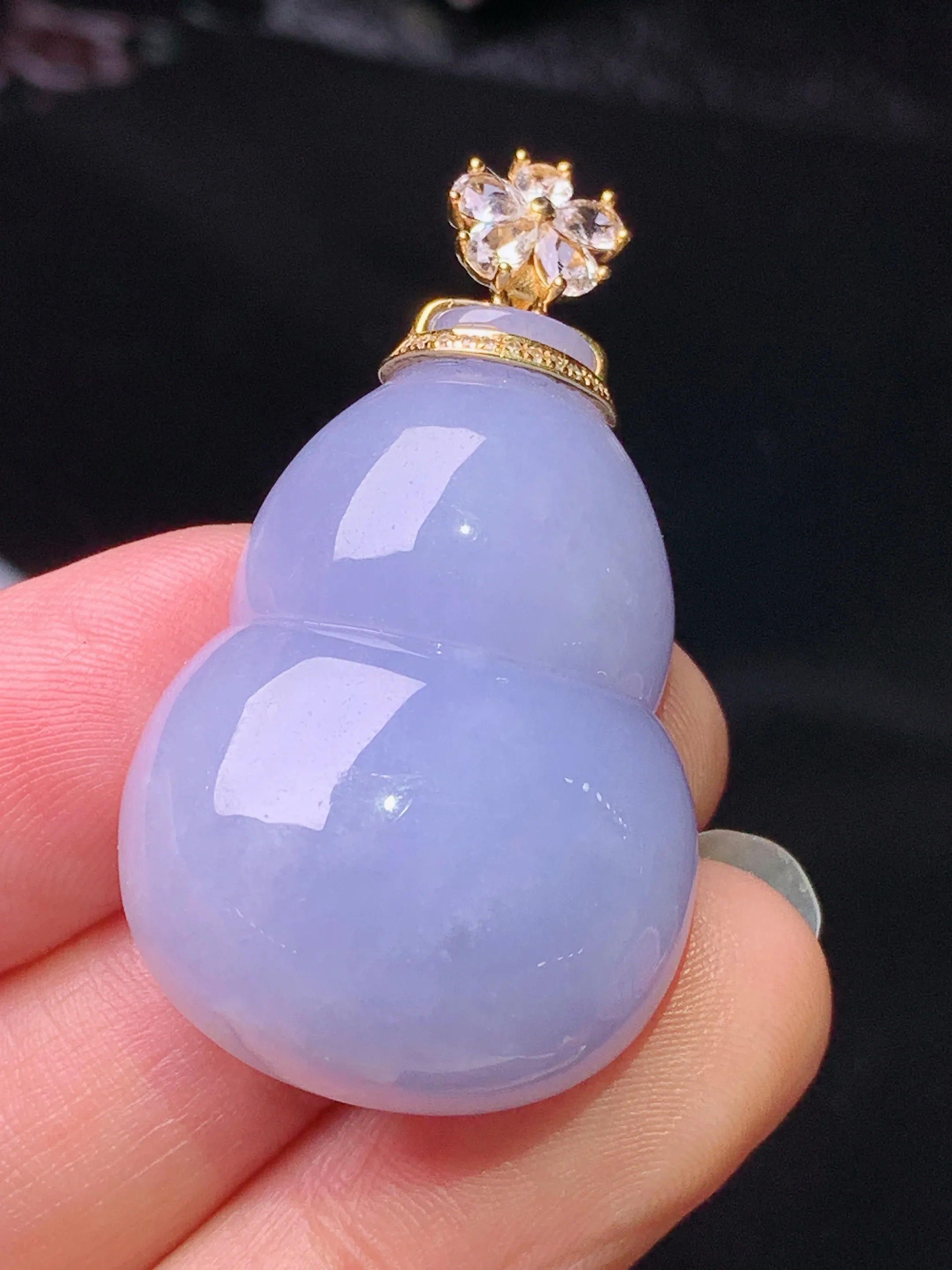 18k金钻镶嵌紫罗兰葫芦吊坠 玉质细腻 色泽清新艳丽 整体尺寸40.8*23.5*11.2