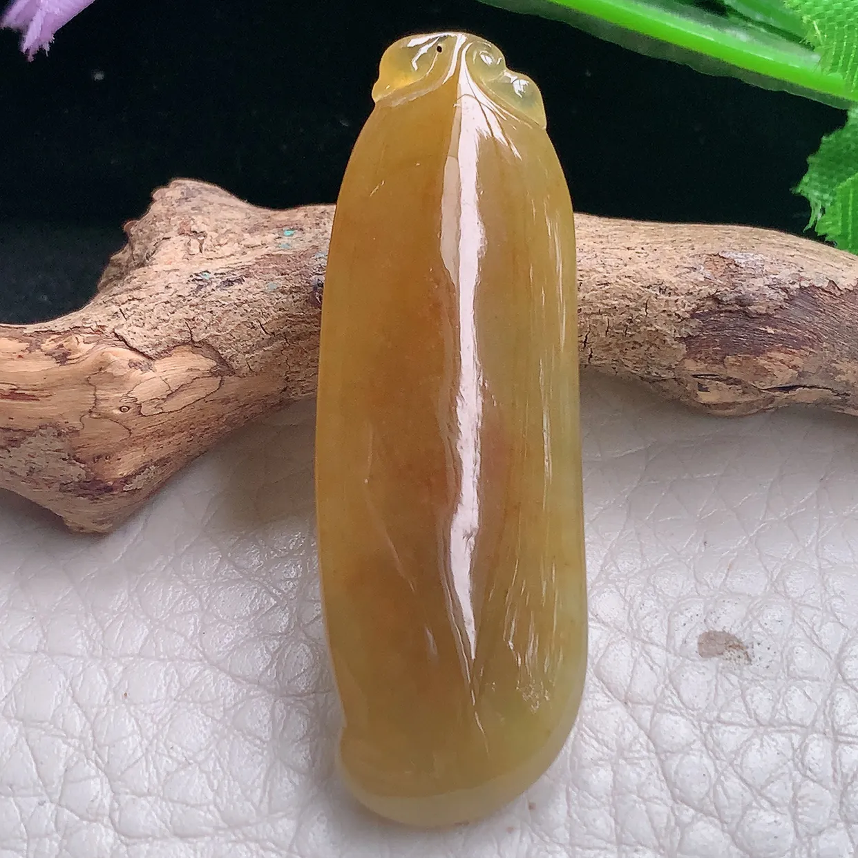 Lz实拍46*15.8*9.5天然翡翠a货黄翡四季豆玉坠 饱满平安福豆连中三元豆荚