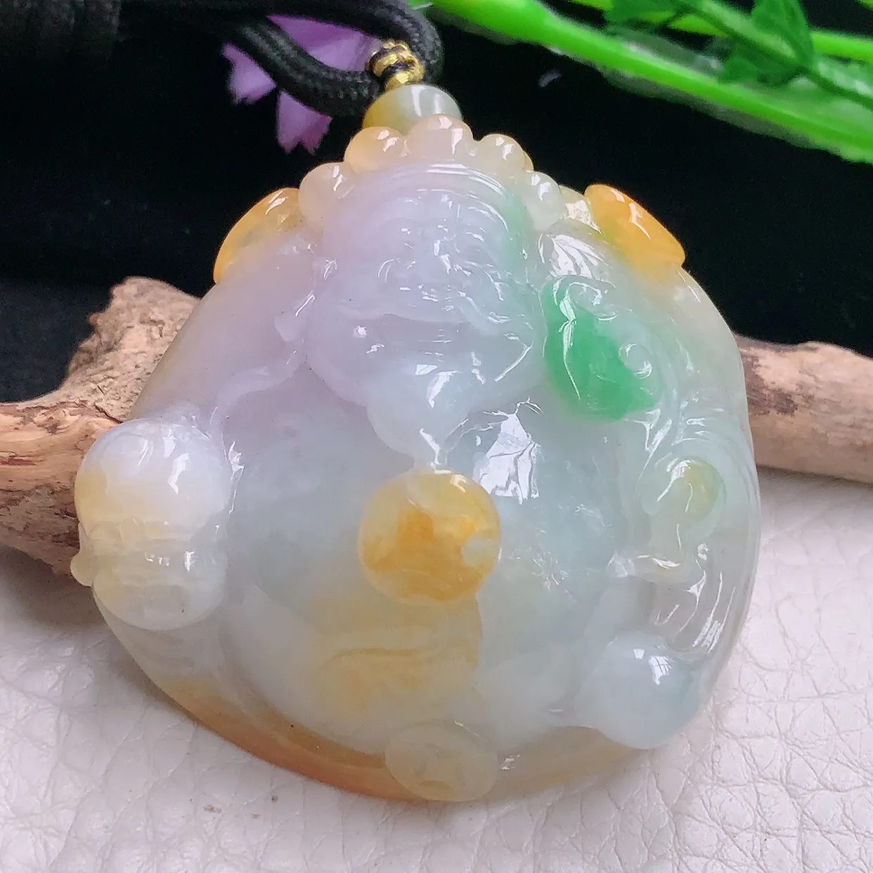 yl实拍46.2*48.8*21.8天然翡翠a货三彩黄加绿财神爷吊坠招财进宝玉坠