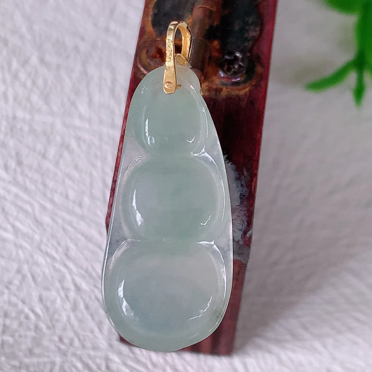 18K金镶嵌冰种翡翠四季豆吊坠，平安豆福豆玉坠，冰润通透，豆粒饱满，寓意：豆蔻年华！#12.28