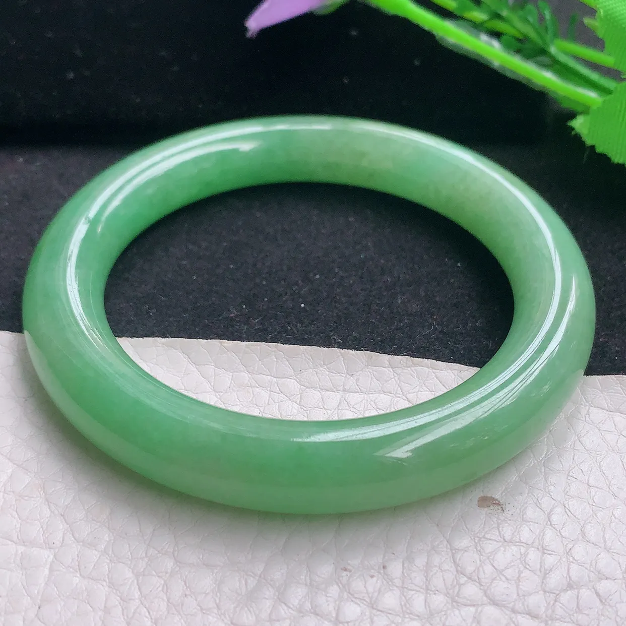 yh自然光56.5*10.6美人镯 翡翠玉手镯水润满绿圆条玉手环 美人镯