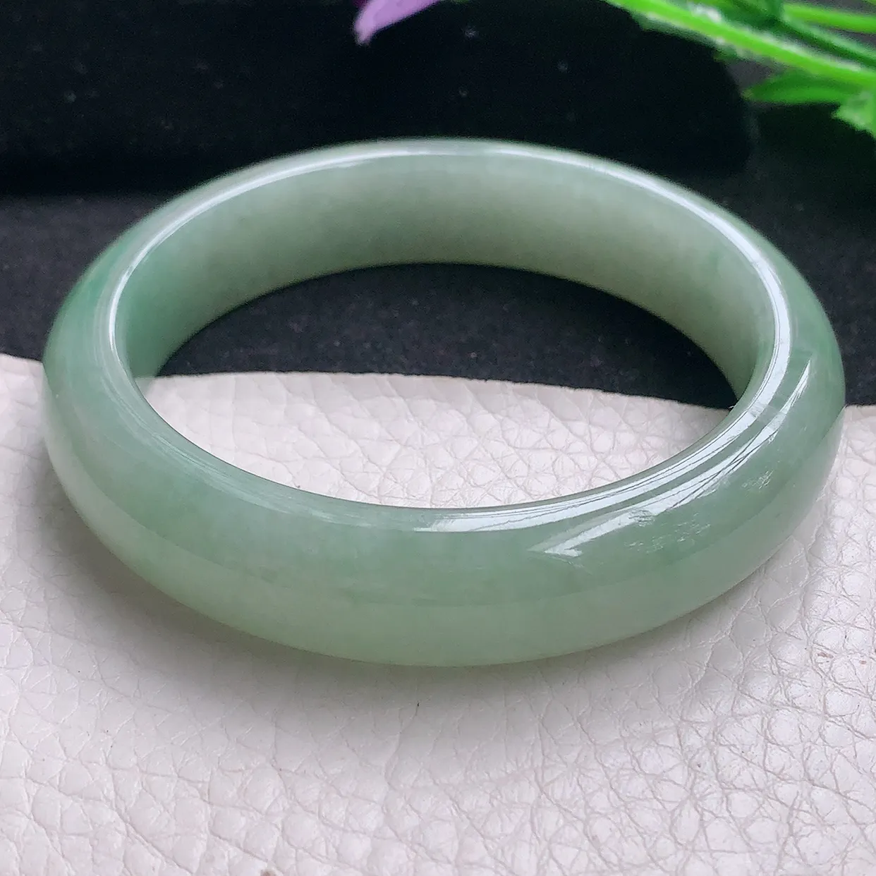 xx自然光58*13.8*8.2平安镯 翡翠A货水润满绿宽边玉手镯玉手环