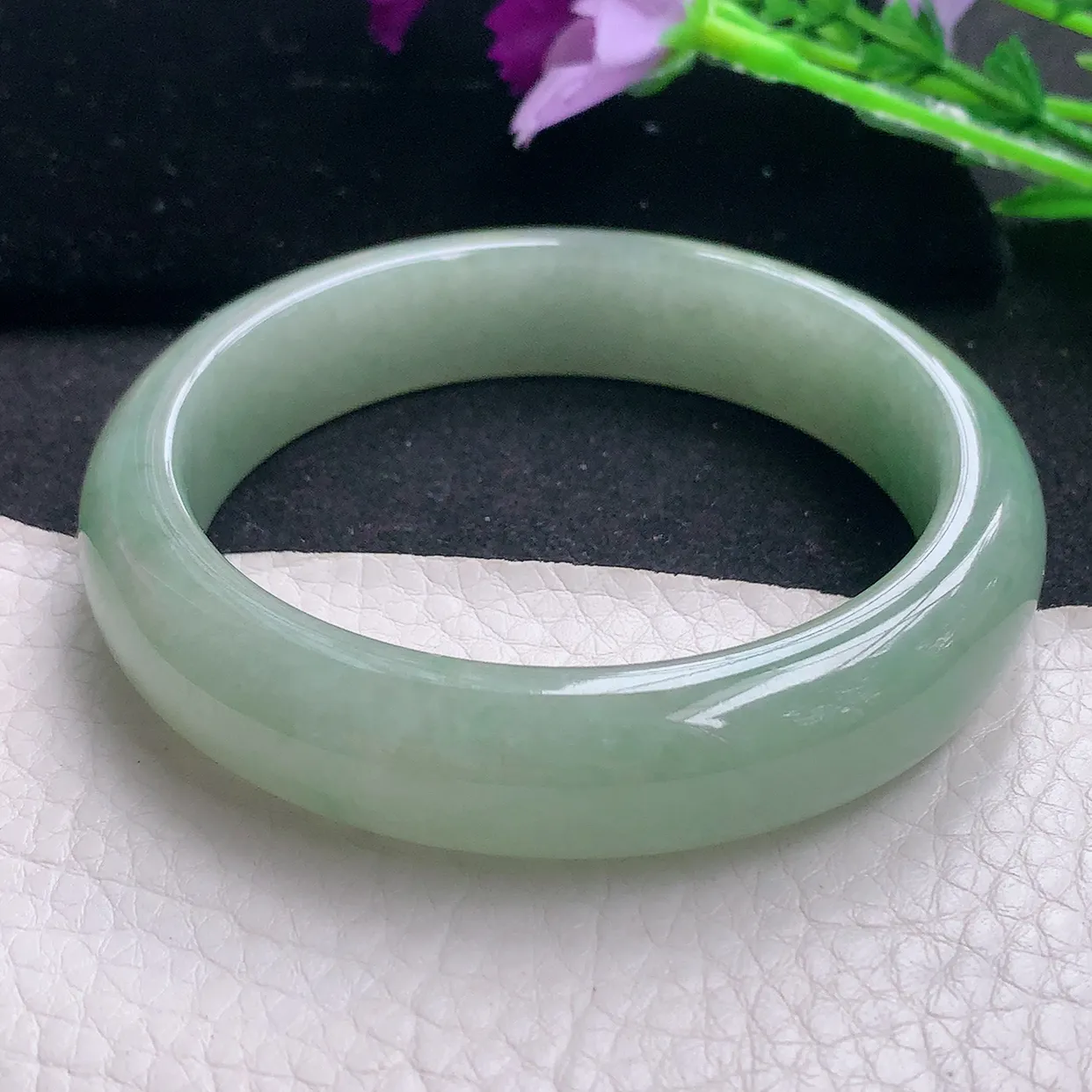 xx自然光58*13.8*8.2平安镯 翡翠A货水润满绿宽边玉手镯玉手环