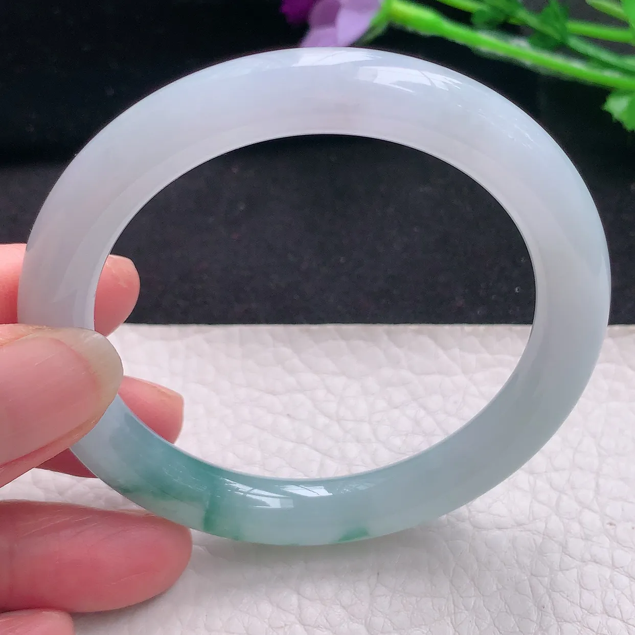 xo自然光57*9美人镯 缅甸翡翠A货冰飘花圆条玉手镯玉手环