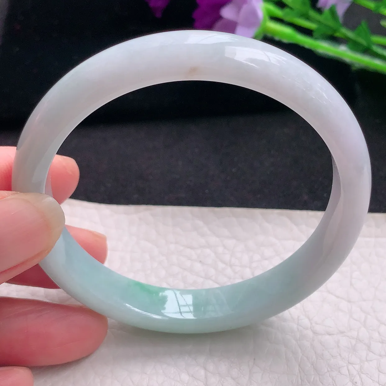 xx自然光58*11*7平安镯 翡翠A货淡春带彩宽边玉手镯玉手环