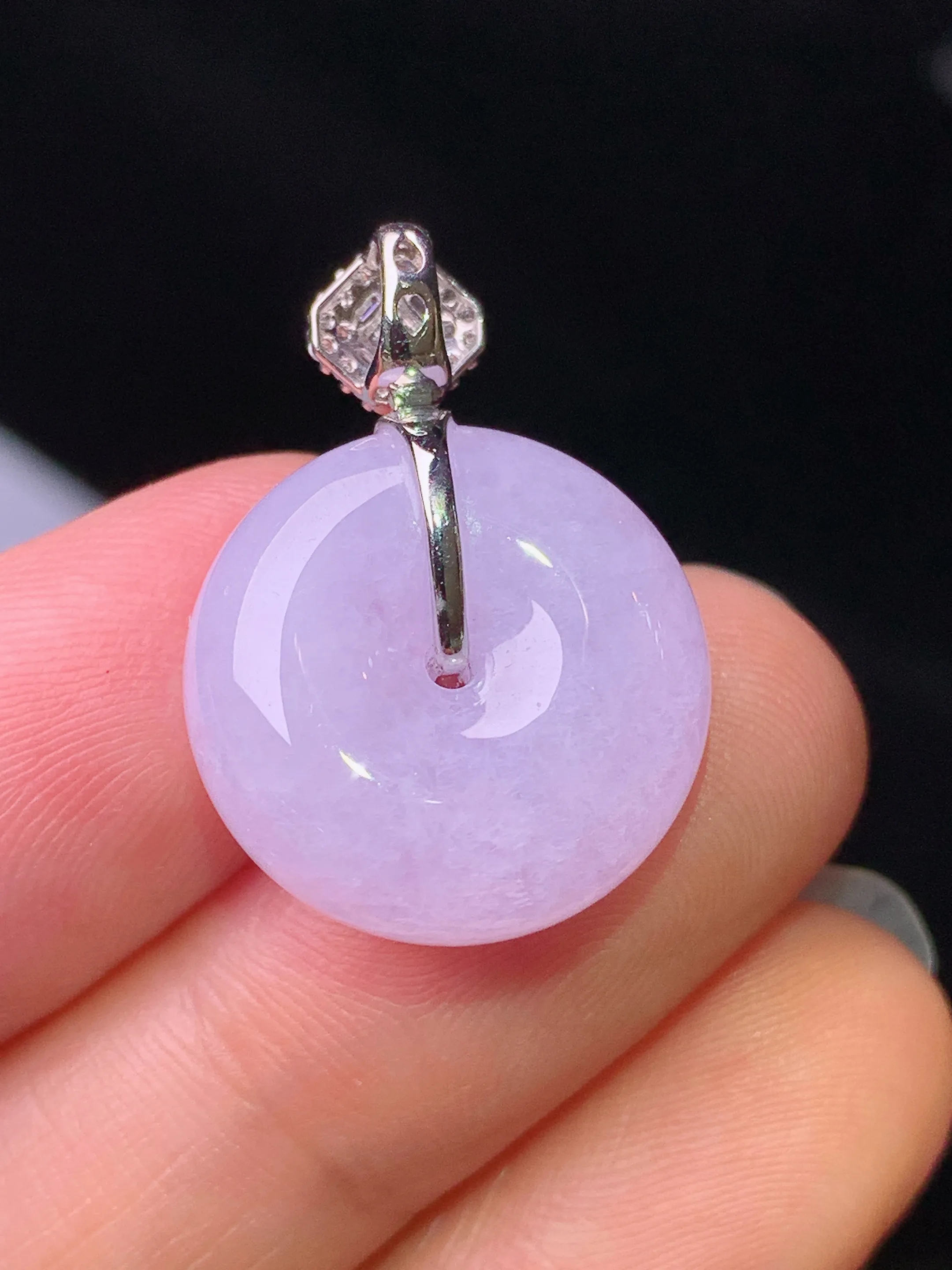 18k金钻镶嵌紫罗兰平安扣吊坠 玉质细腻 色泽清新艳丽 整体尺寸24*17*7.3