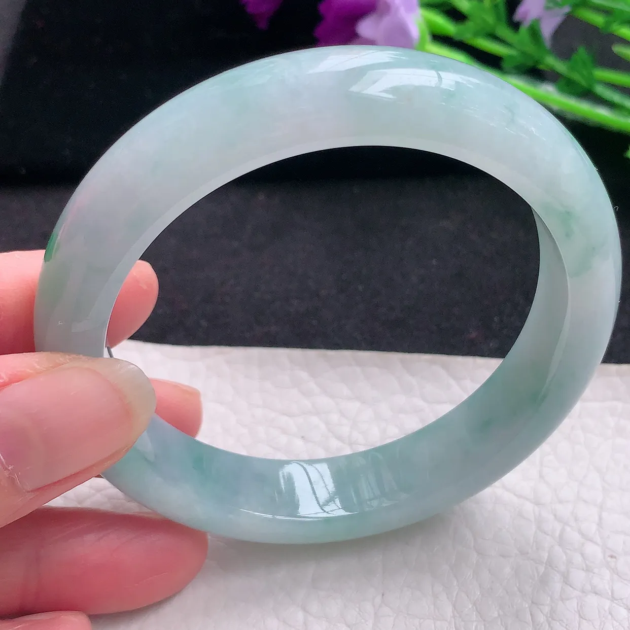 ee自然光58*13.6*8.5平安镯 缅甸翡翠A货飘绿宽边玉手镯玉手环