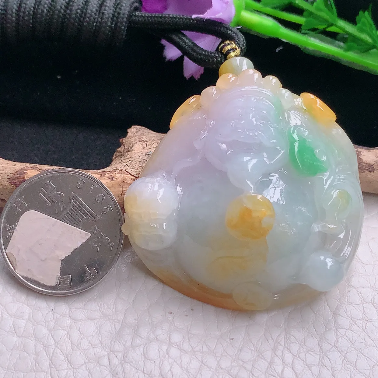 yl实拍46.2*48.8*21.8天然翡翠a货三彩黄加绿财神爷吊坠招财进宝玉坠