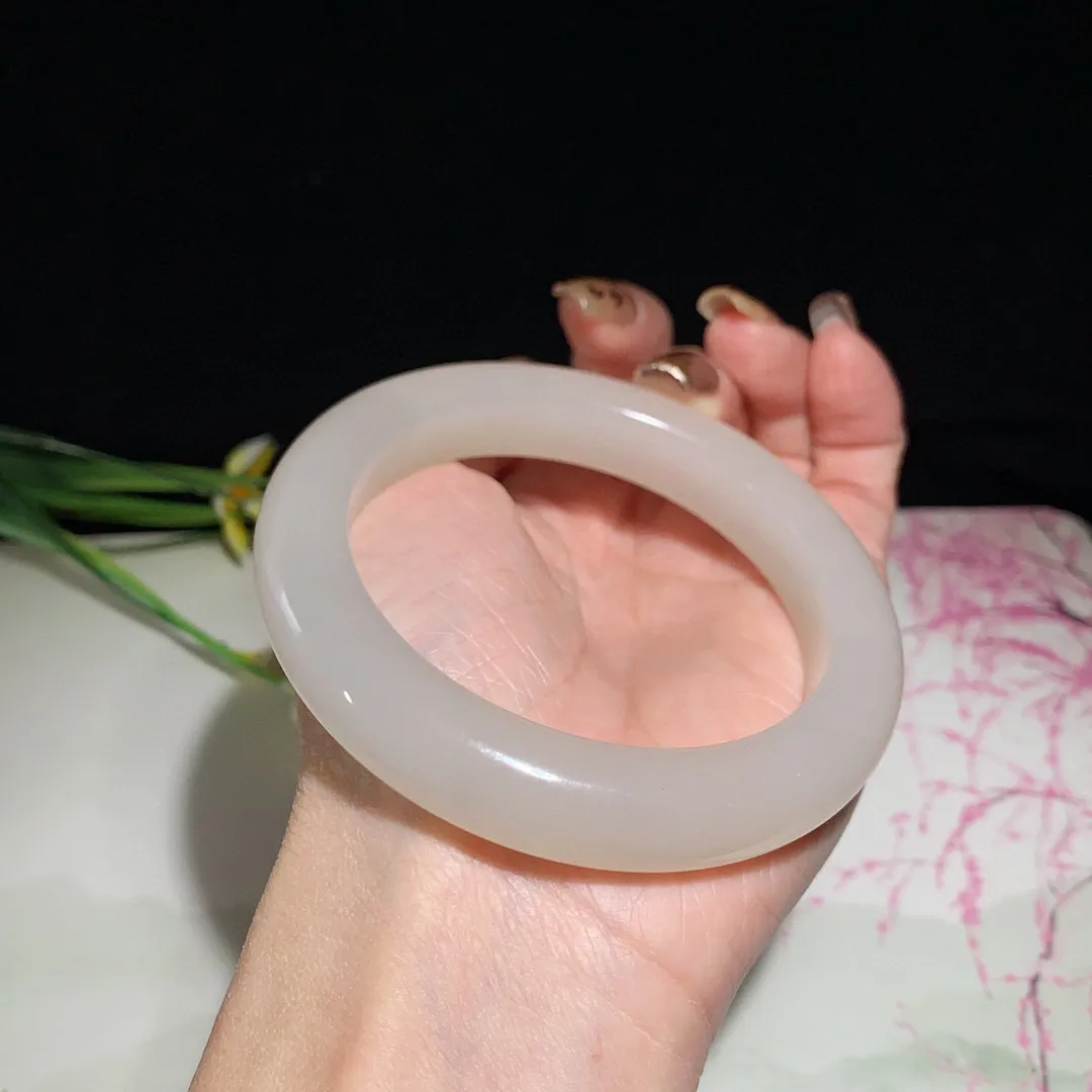 和田玉59圈口藕粉色手镯！玉质细腻油润 底色纯净 无裂无杂 脂粉好，品质好！