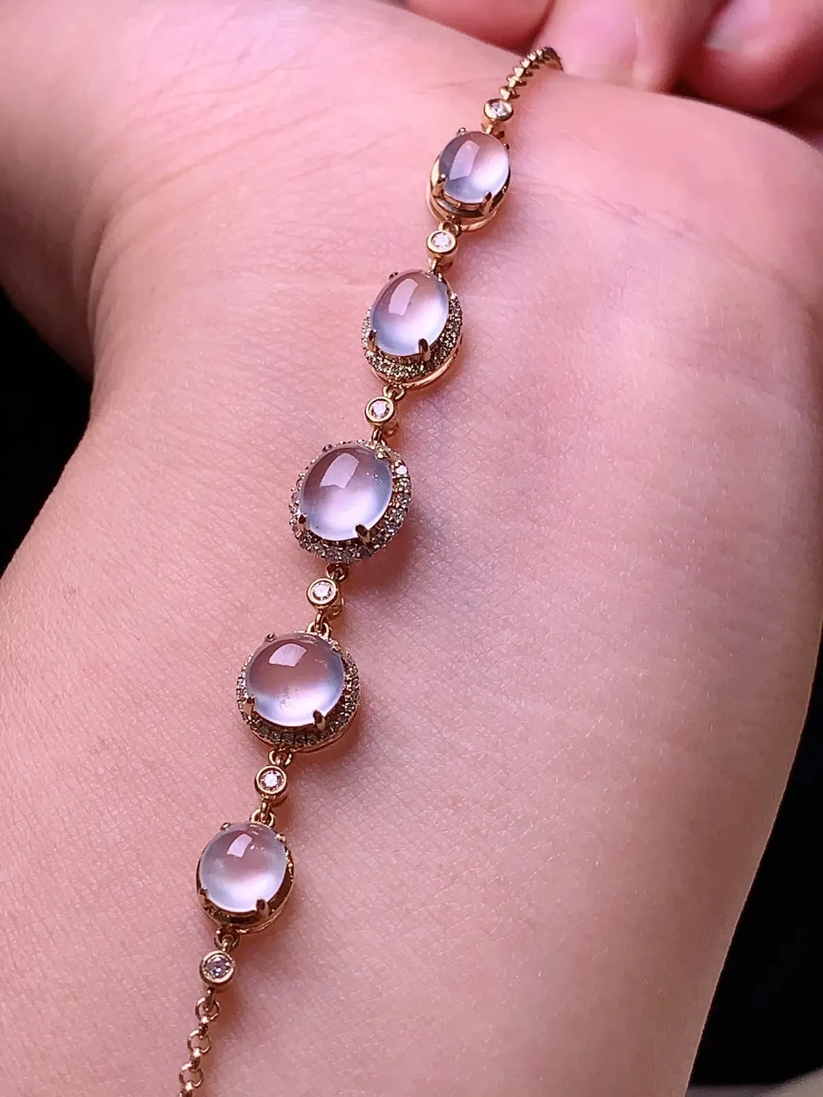 18k金钻镶嵌玻璃种蛋面手链 玉质细腻 色泽艳丽 整体尺寸65.8*8.2*5.8