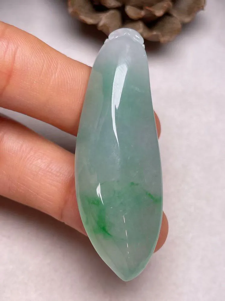 冰糯种飘绿【福瓜】吊坠，种水好，玉质细腻 ，卖相好.