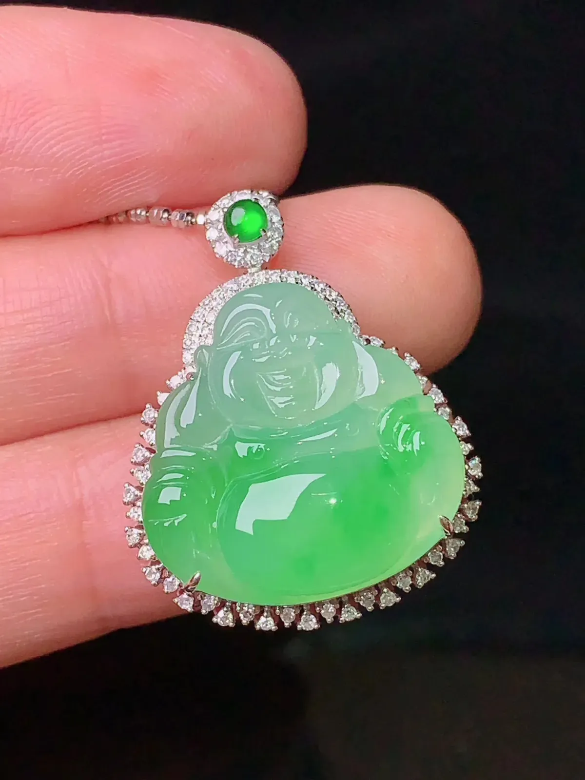18k金钻镶嵌翠绿佛公吊坠 玉质细腻 色泽艳丽 整体尺寸27.2*21.5*8.8