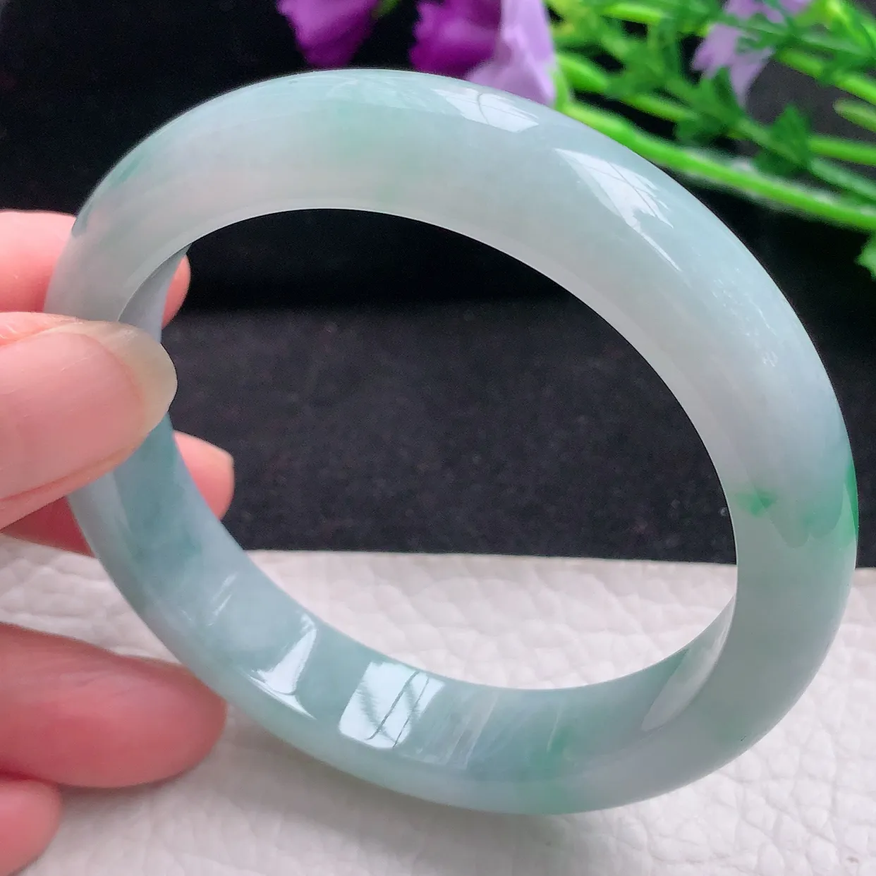 ee自然光58*13.6*8.5平安镯 缅甸翡翠A货飘绿宽边玉手镯玉手环