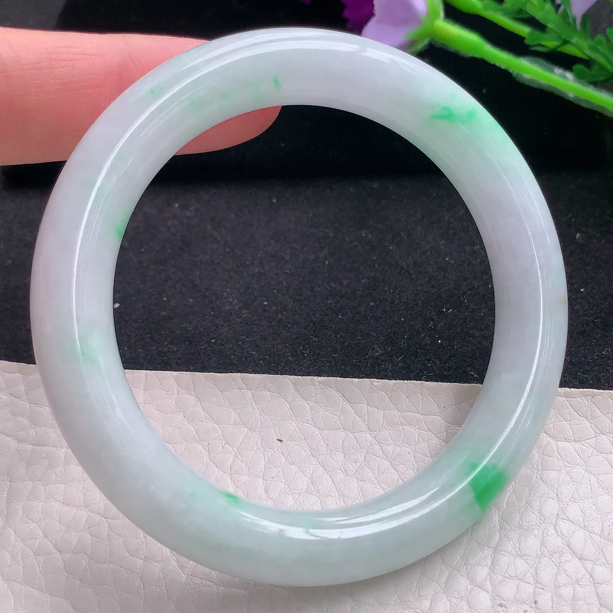 yh自然光54*9.6美人镯 翡翠玉手镯水润飘绿圆条玉手环 美人镯