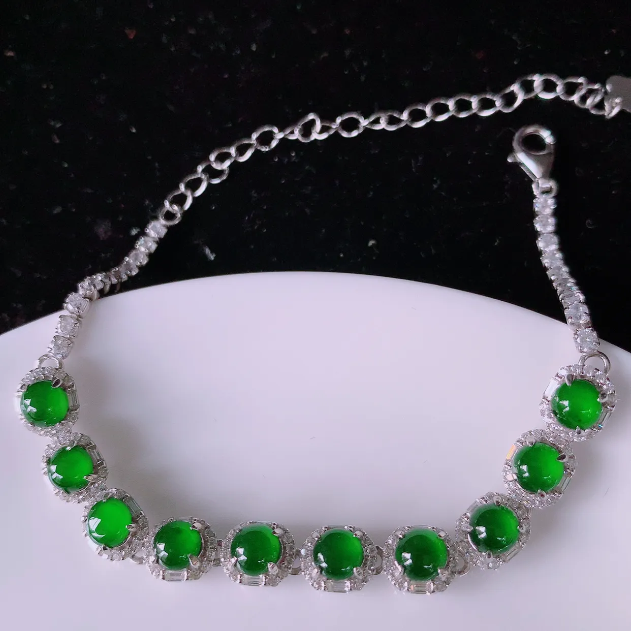 冰透满绿翡翠925银镶嵌手链，自然光实拍，翠色灵动，颜色漂亮，种老水足，品相佳，佩戴佳品！#97.2