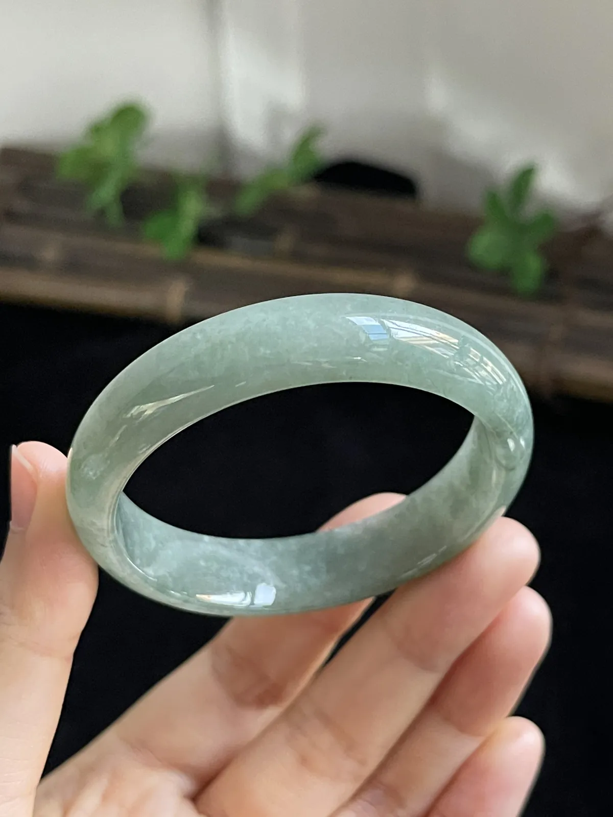 50.4正圈，冰糯种深绿色翡翠手镯