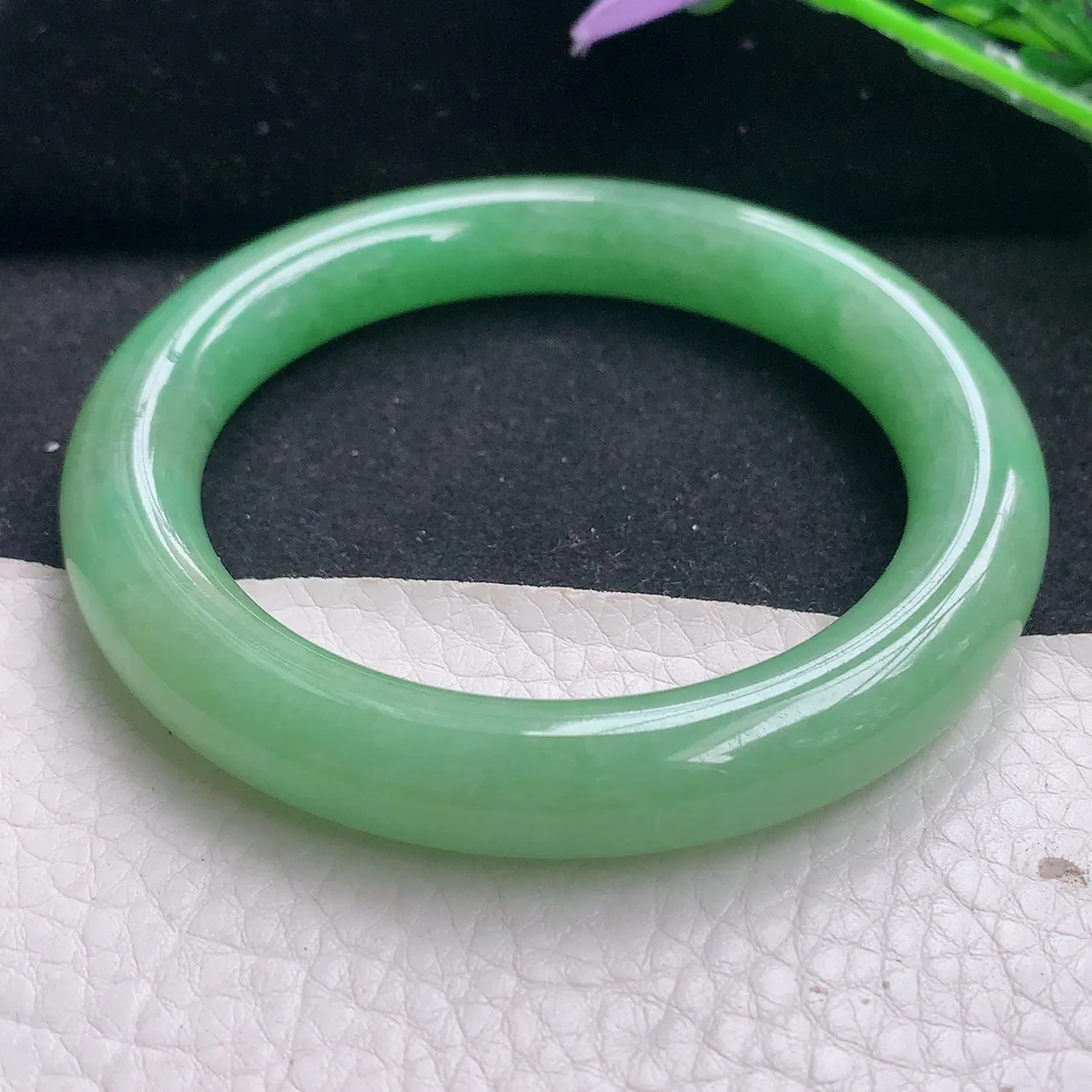 yh自然光56.5*10.6美人镯 翡翠玉手镯水润满绿圆条玉手环 美人镯