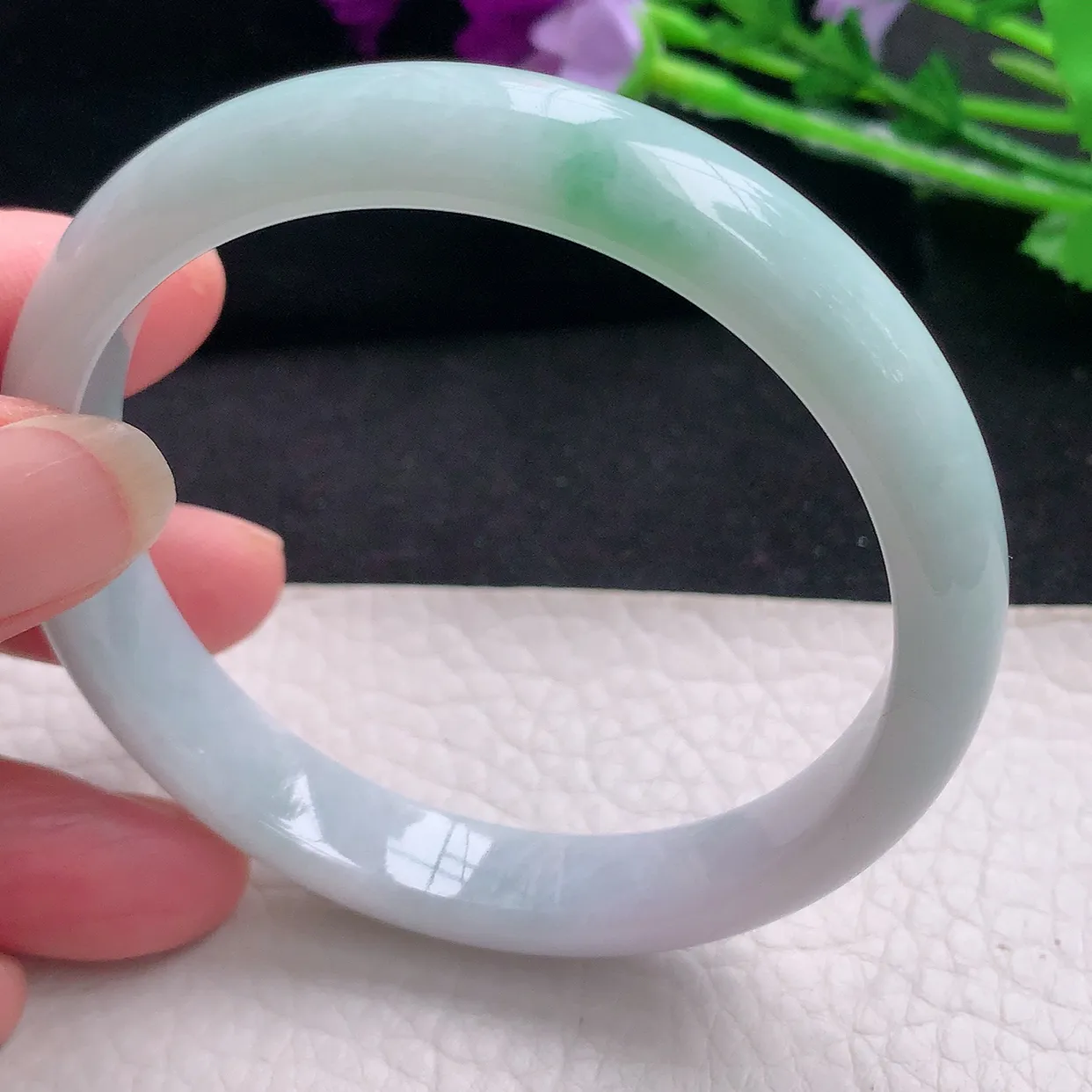 xx自然光58*11*7平安镯 翡翠A货淡春带彩宽边玉手镯玉手环