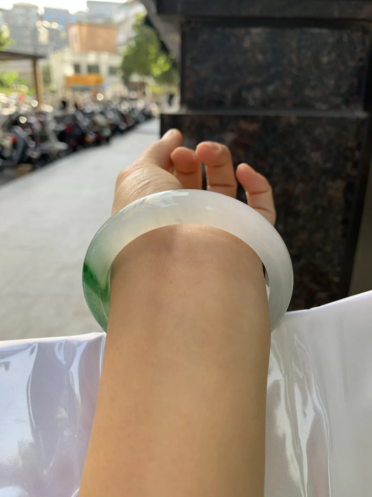 完美，冰润清爽，似云雾里的青松