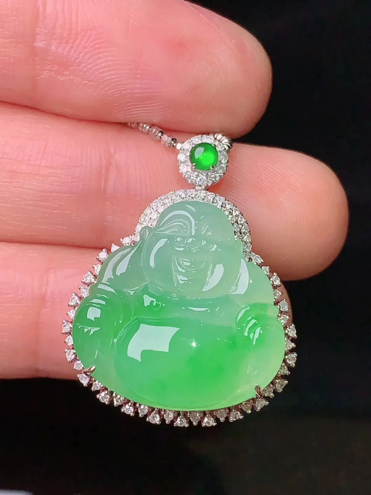 18k金钻镶嵌翠绿佛公吊坠 玉质细腻 色泽艳丽 整体尺寸27.2*21.5*8.8
