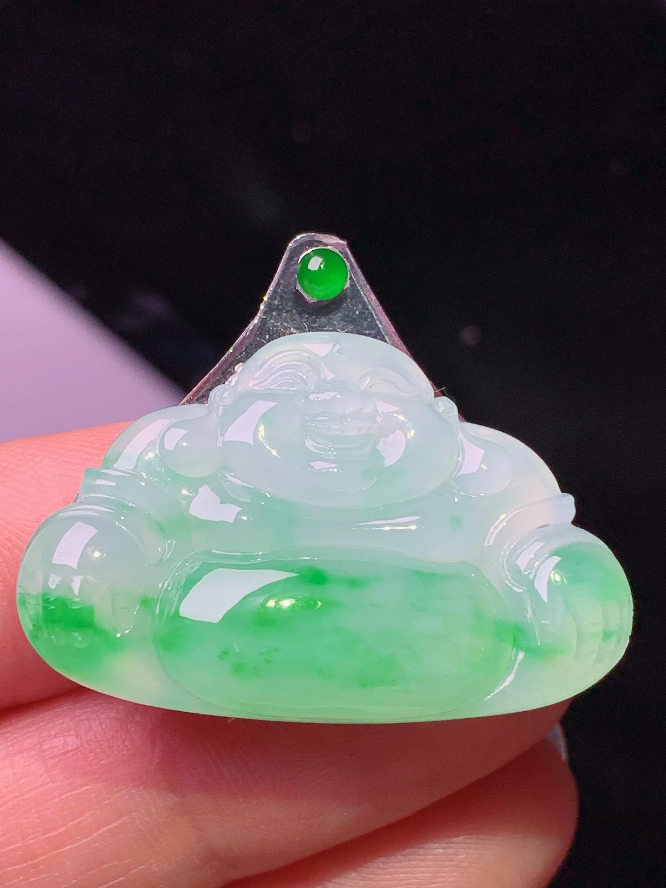 镶嵌款 飘绿佛公 玉质细腻 色泽清新艳丽 整体尺寸21.5*33*4.6