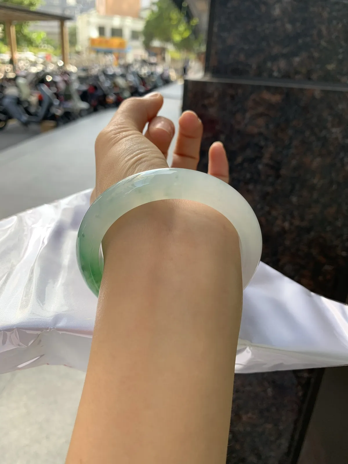 完美，冰润清爽，似云雾里的青松