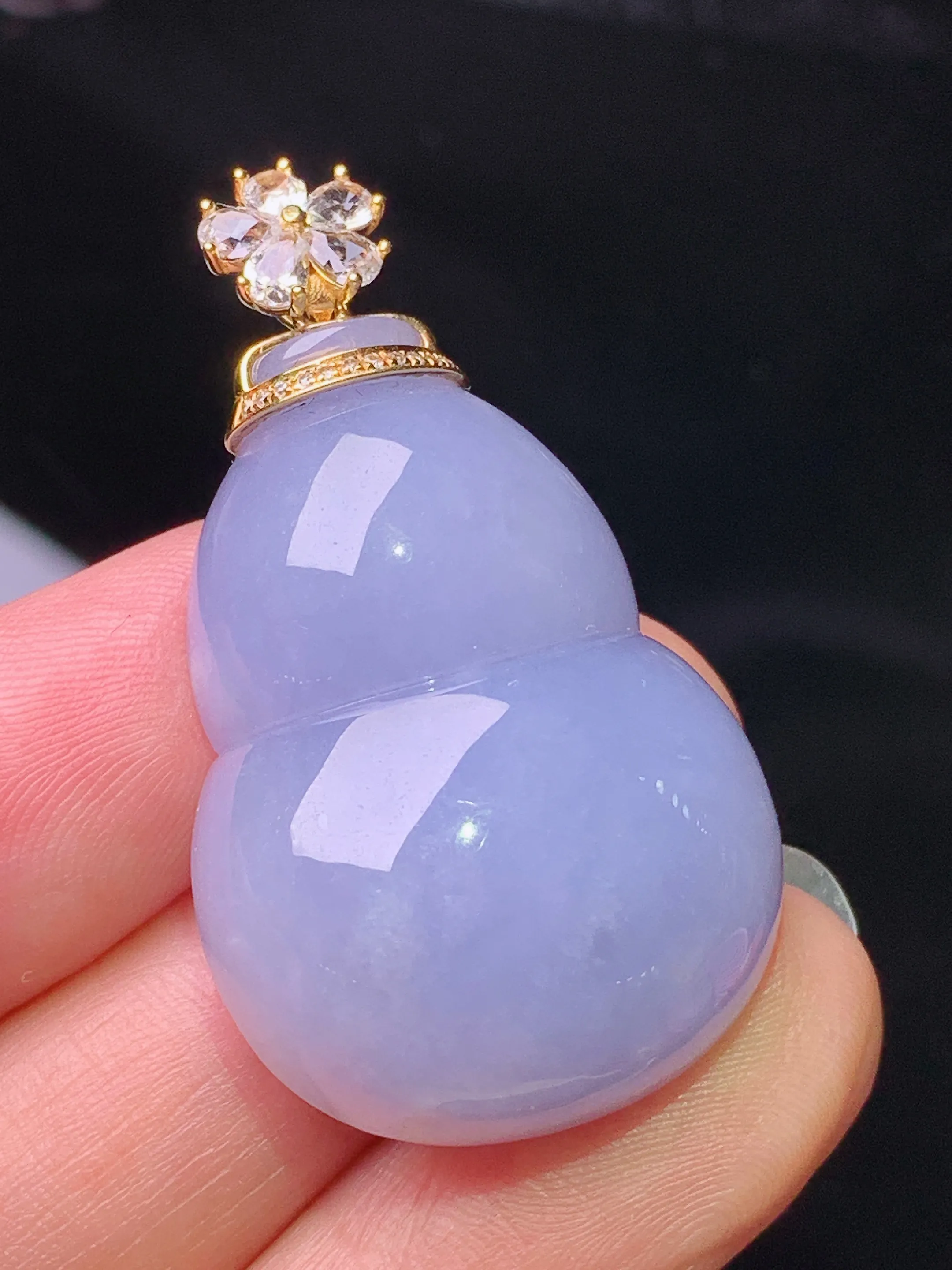 18k金钻镶嵌紫罗兰葫芦吊坠 玉质细腻 色泽清新艳丽 整体尺寸40.8*23.5*11.2