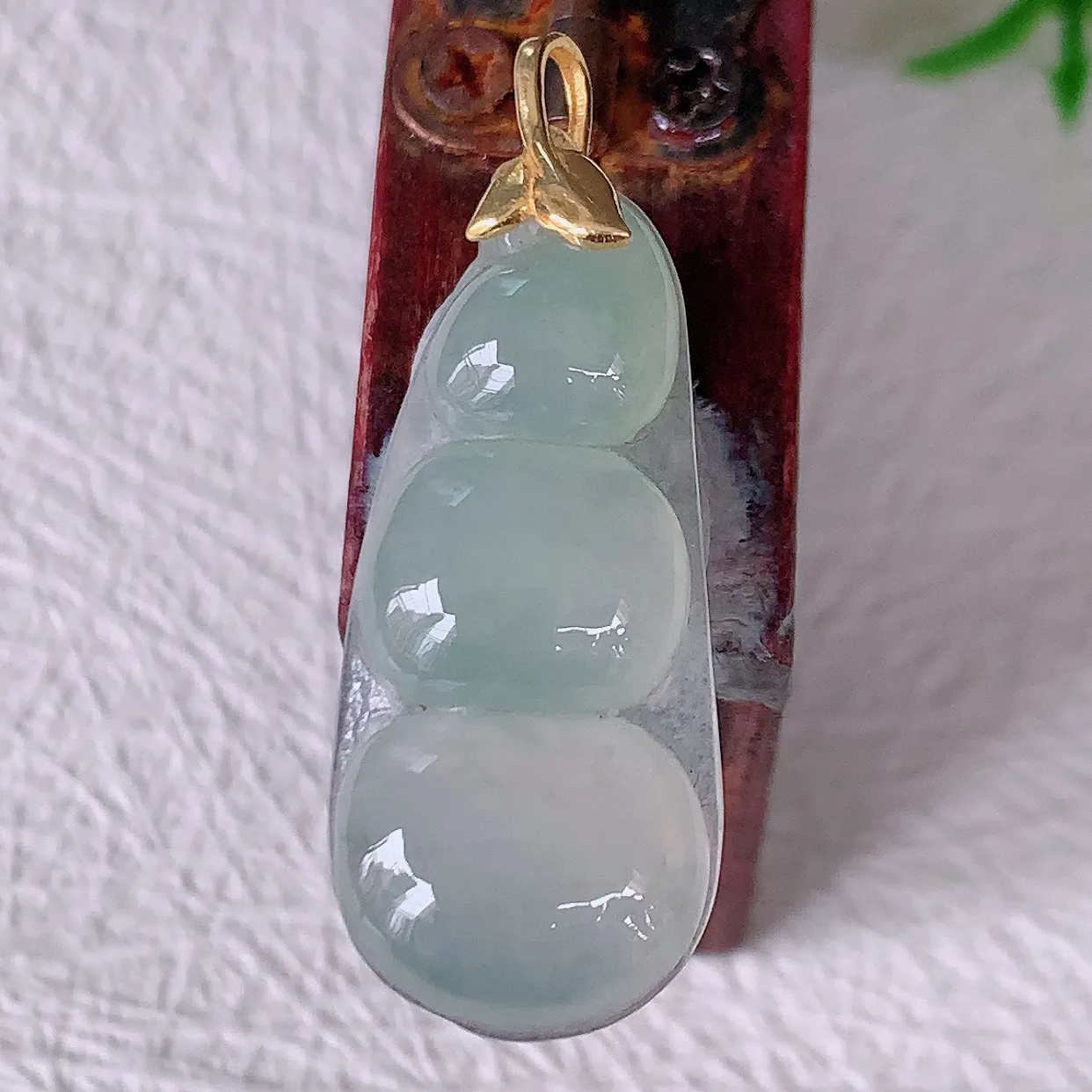 18K金镶嵌冰种翡翠四季豆吊坠，平安豆福豆玉坠，冰润通透，豆粒饱满，寓意：豆蔻年华！#12.28