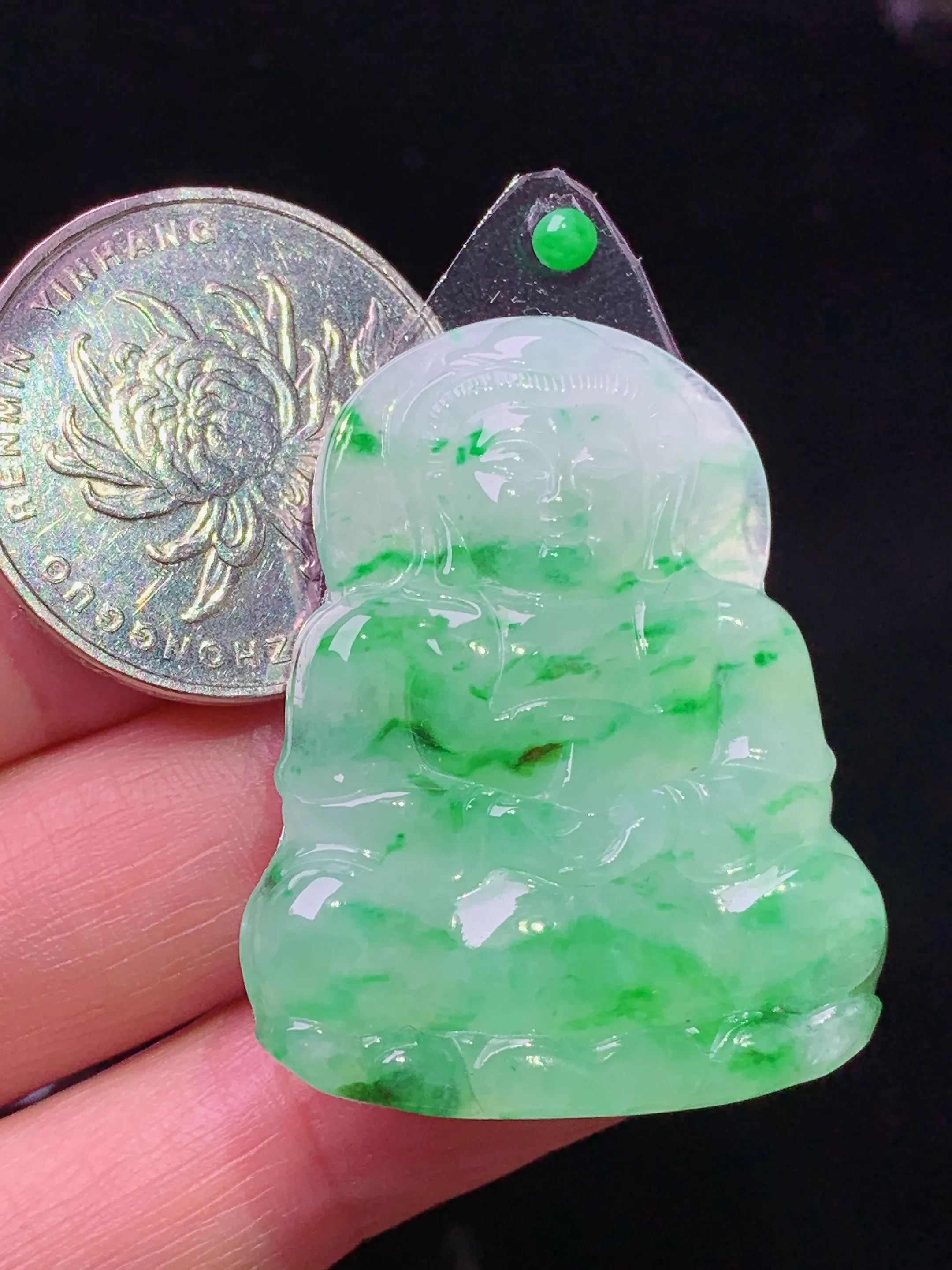 镶嵌款 飘绿观音菩萨 玉质细腻 色泽清新艳丽 整体尺寸57.2*30*3.5