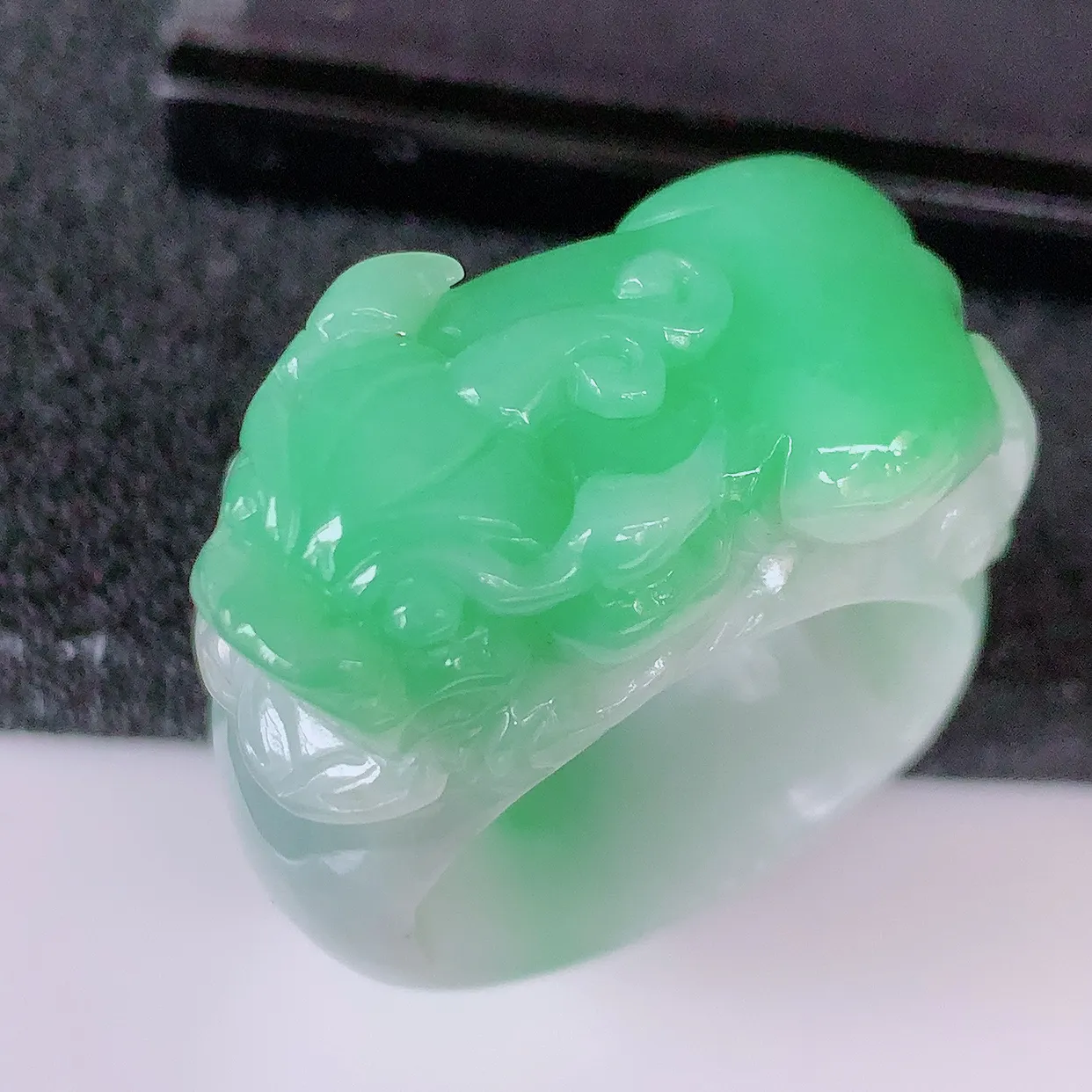 自然光实拍，貔貅扳指，20mm内径飘绿翡翠扳指，冰润指环，玉扳指，戒指，财源滚滚，玉质细腻起胶，23