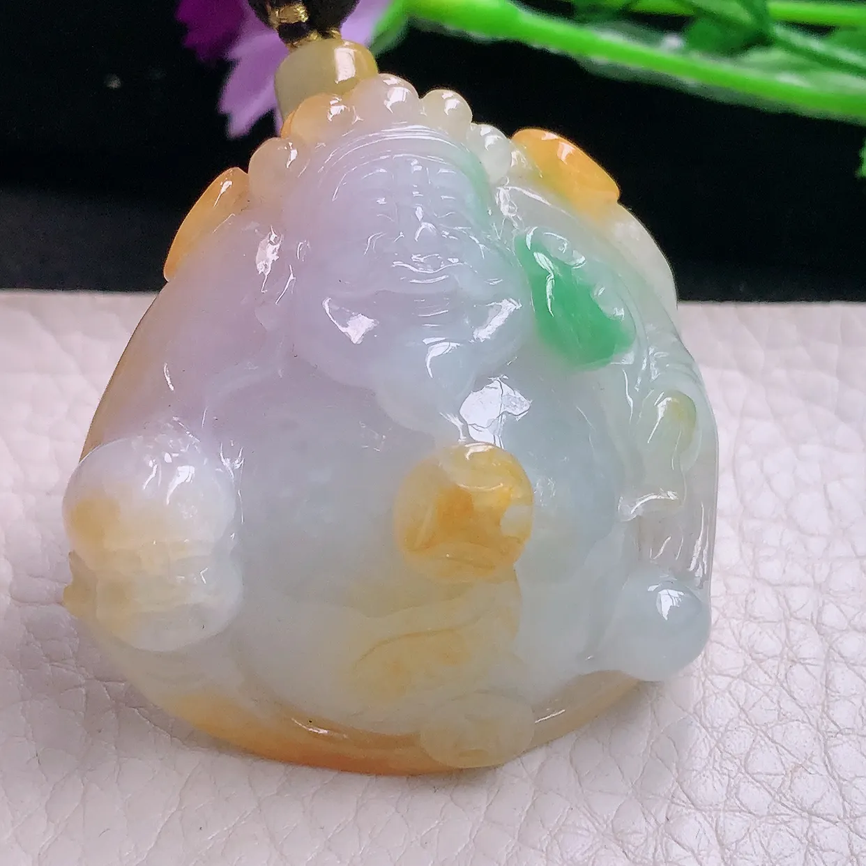 yl实拍46.2*48.8*21.8天然翡翠a货三彩黄加绿财神爷吊坠招财进宝玉坠