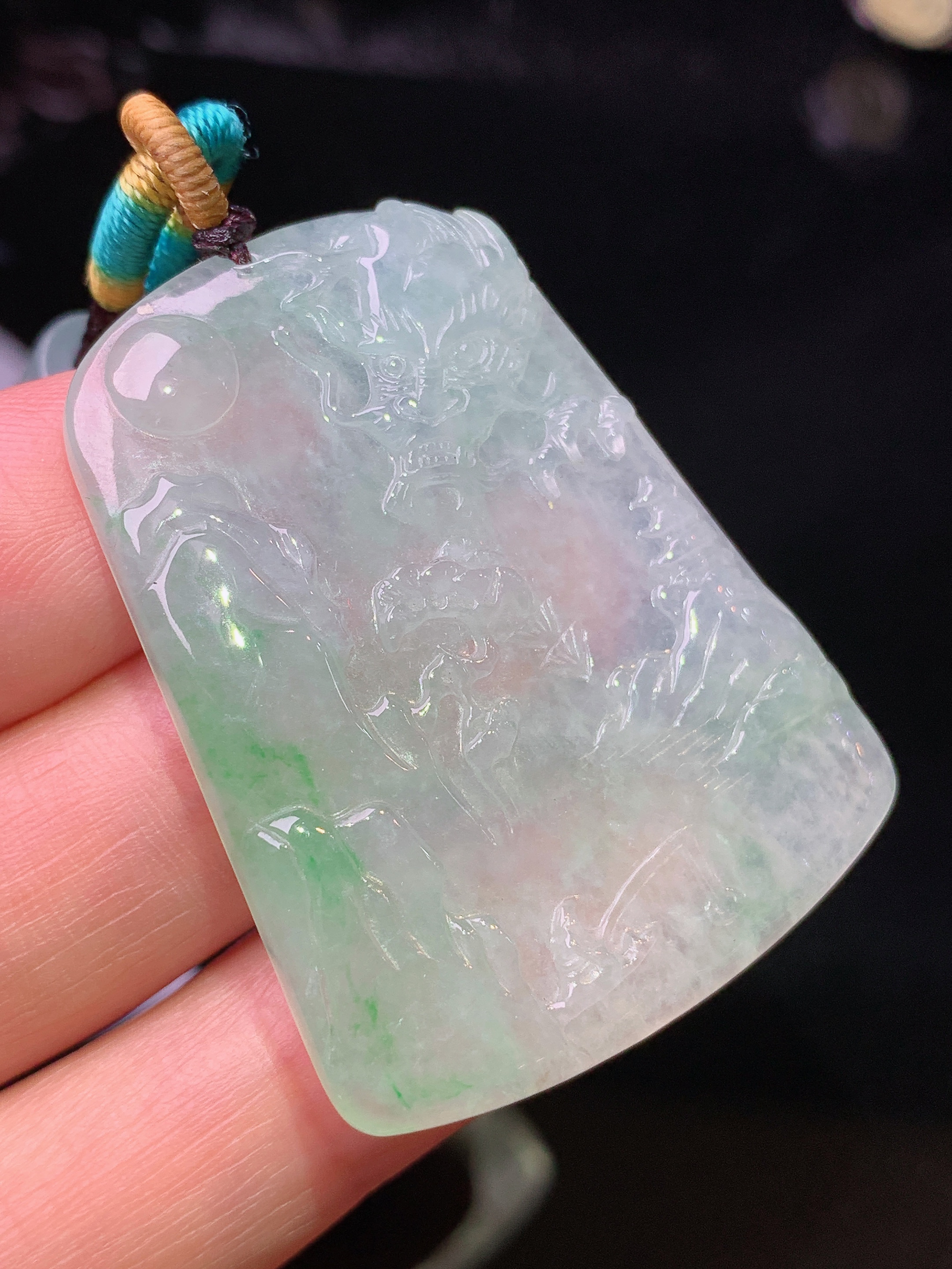 冰种飘绿山水龙牌吊坠 玉质细腻 色泽清新艳丽 整体尺寸41.2*32.2*4.5