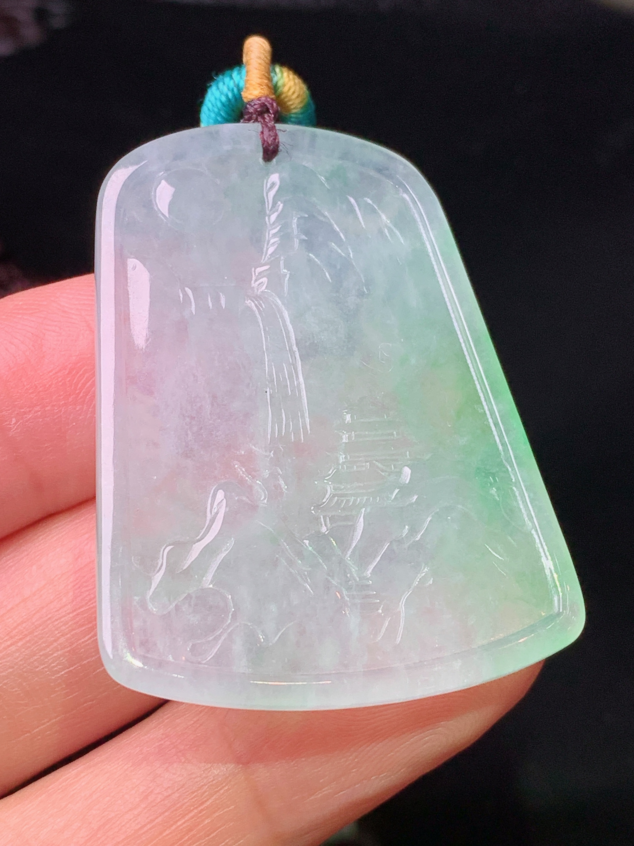 冰种飘绿山水龙牌吊坠 玉质细腻 色泽清新艳丽 整体尺寸41.2*32.2*4.5