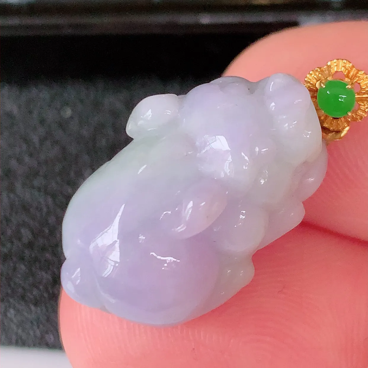 自然光实拍，18K金镶嵌紫罗兰招财貔貅翡翠吊坠 民间有“一摸貔貅运程旺盛 再摸貔貅财运滚滚，三摸貔貅平步青云 ” 的 美好祝愿#021.1整体长27  裸石21*12*10.5mm