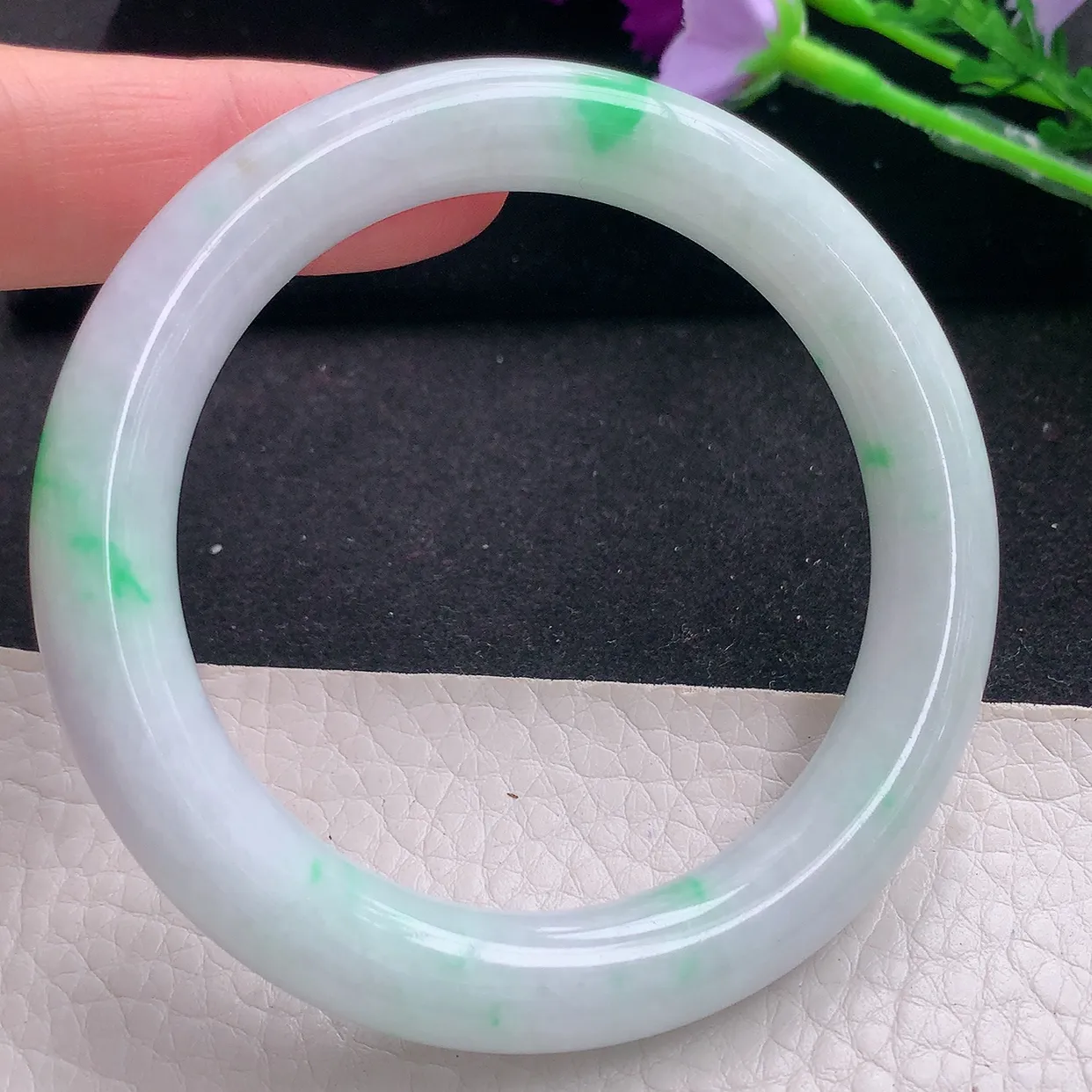 yh自然光54*9.6美人镯 翡翠玉手镯水润飘绿圆条玉手环 美人镯