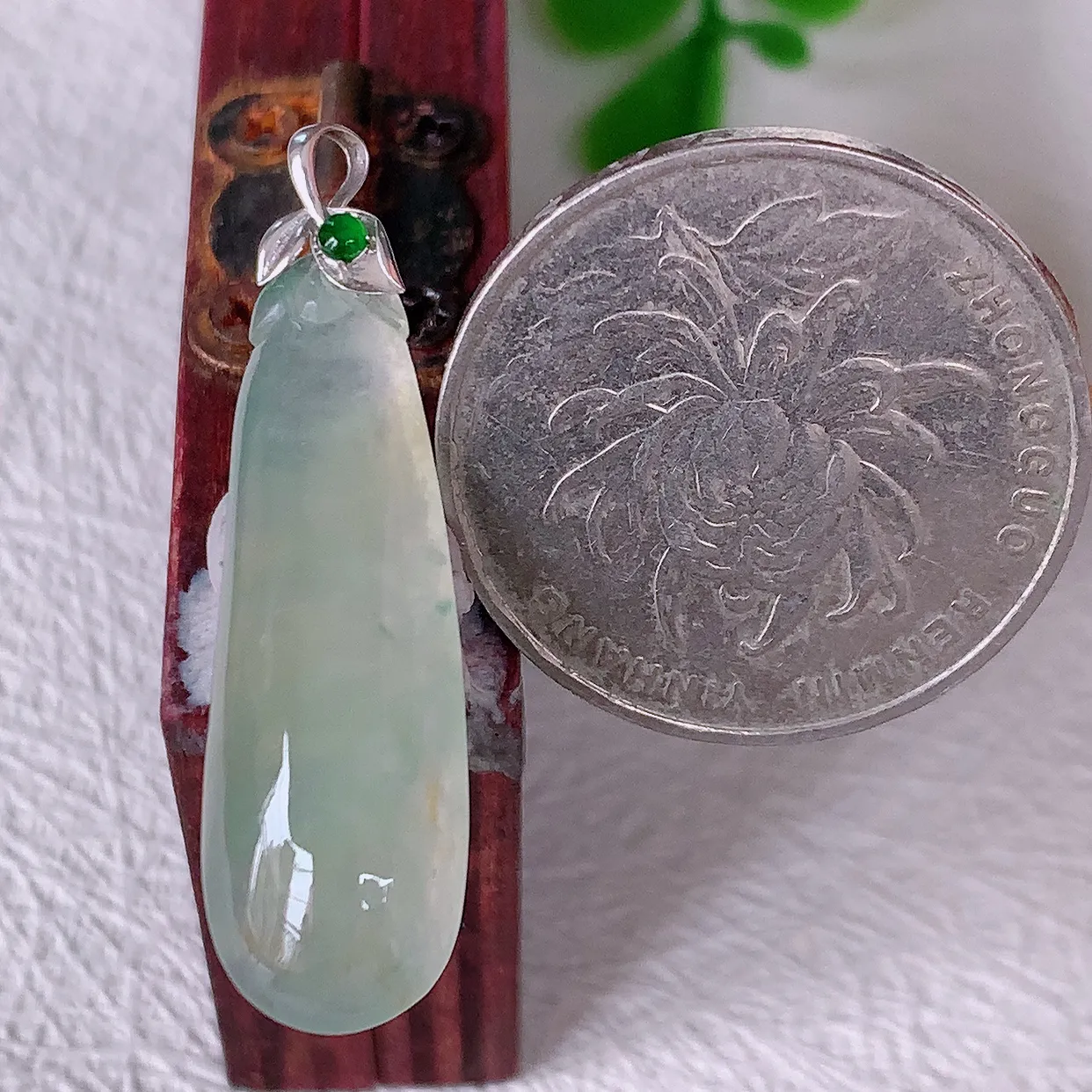 18K金镶嵌冰种黄加绿翡翠招财福瓜吊坠，精美饱满福瓜，种水足，形态圆润饱满，福相十足 ！#12.20