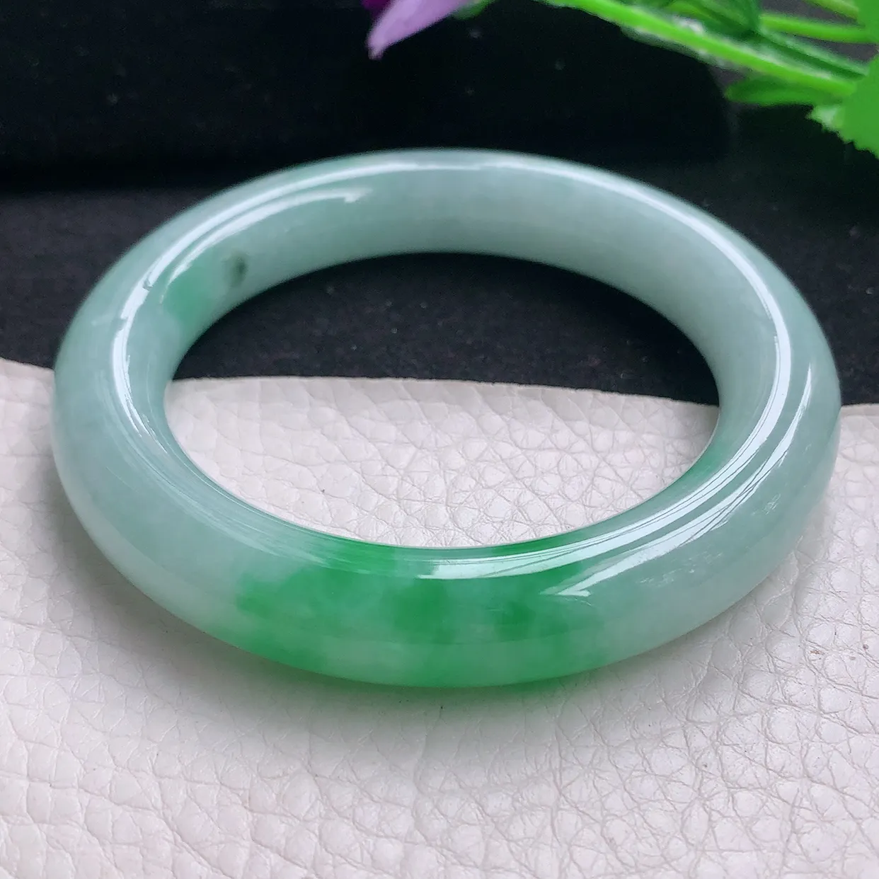 jx自然光56.5*12*11.5胖圆镯 缅甸翡翠a货玉手镯飘绿圆条玉手环