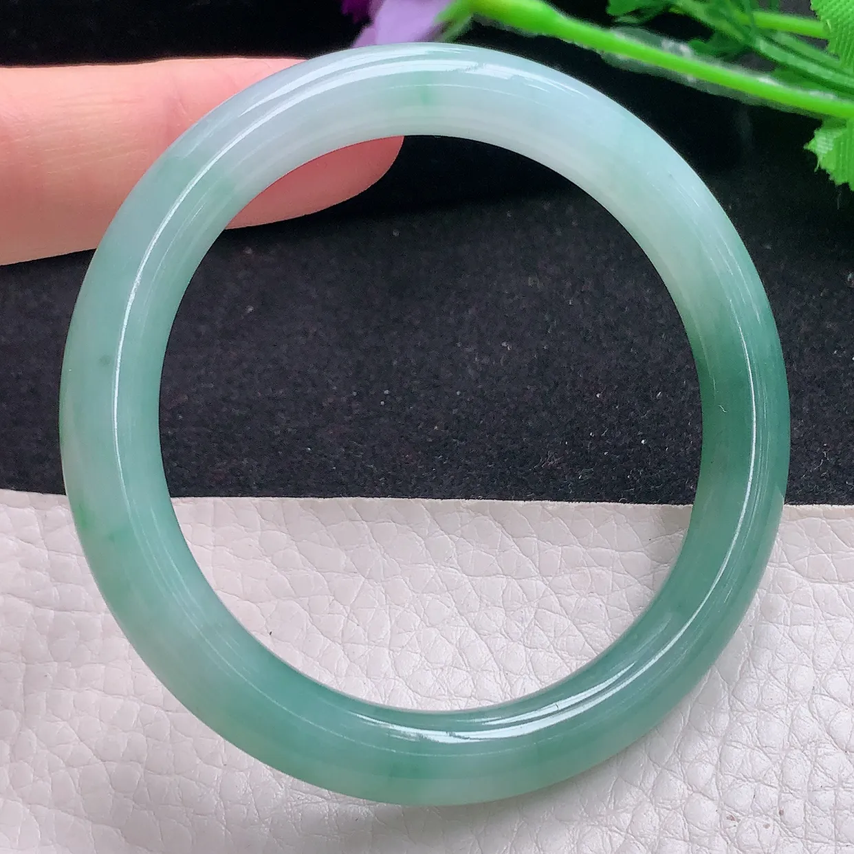 xo自然光53.5*8.5美人镯 缅甸翡翠A货飘花圆条玉手镯玉手环