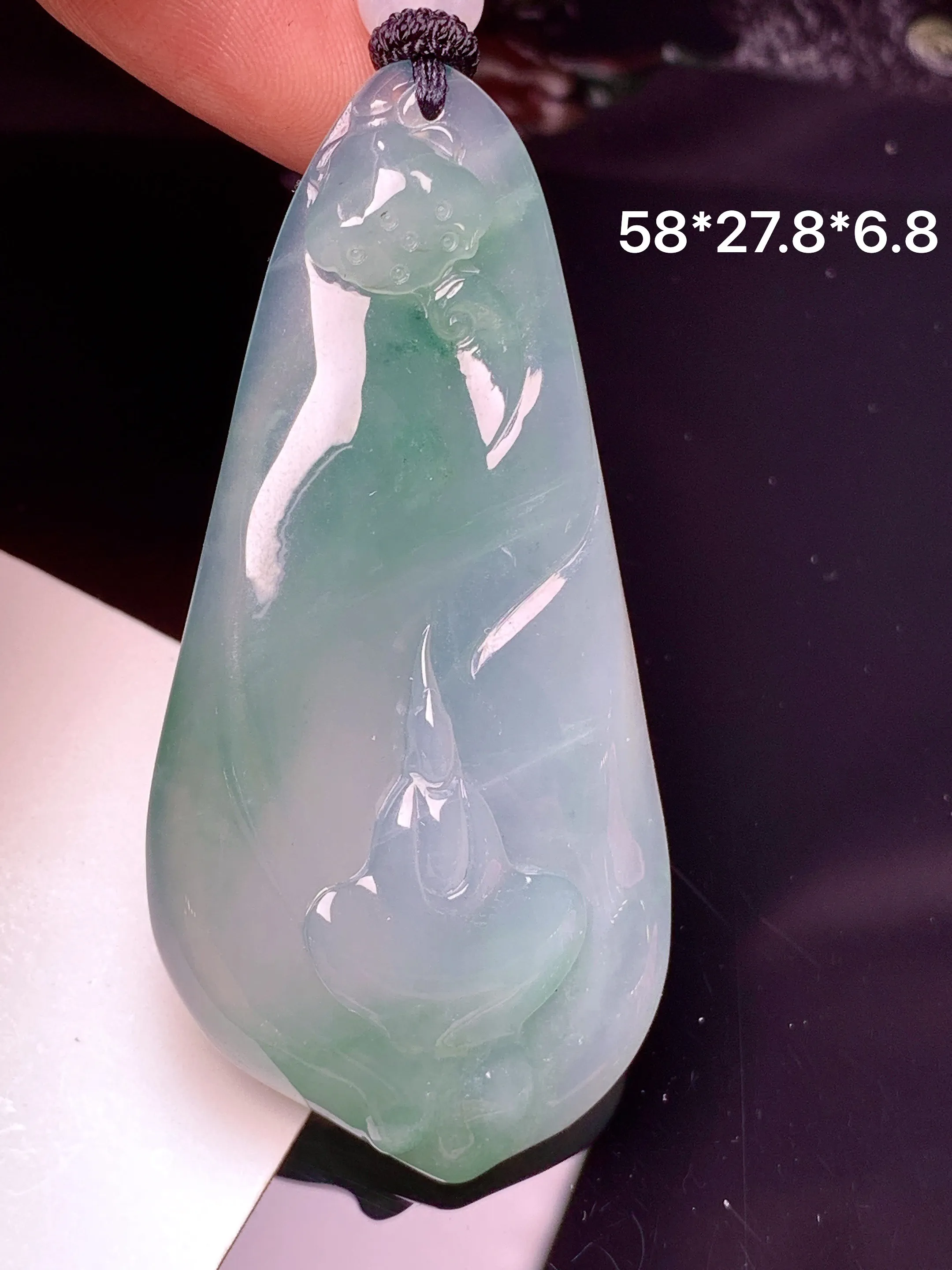 飘绿悟道吊坠 玉质细腻 色泽清新艳丽 整体尺寸58*27.8*6.8