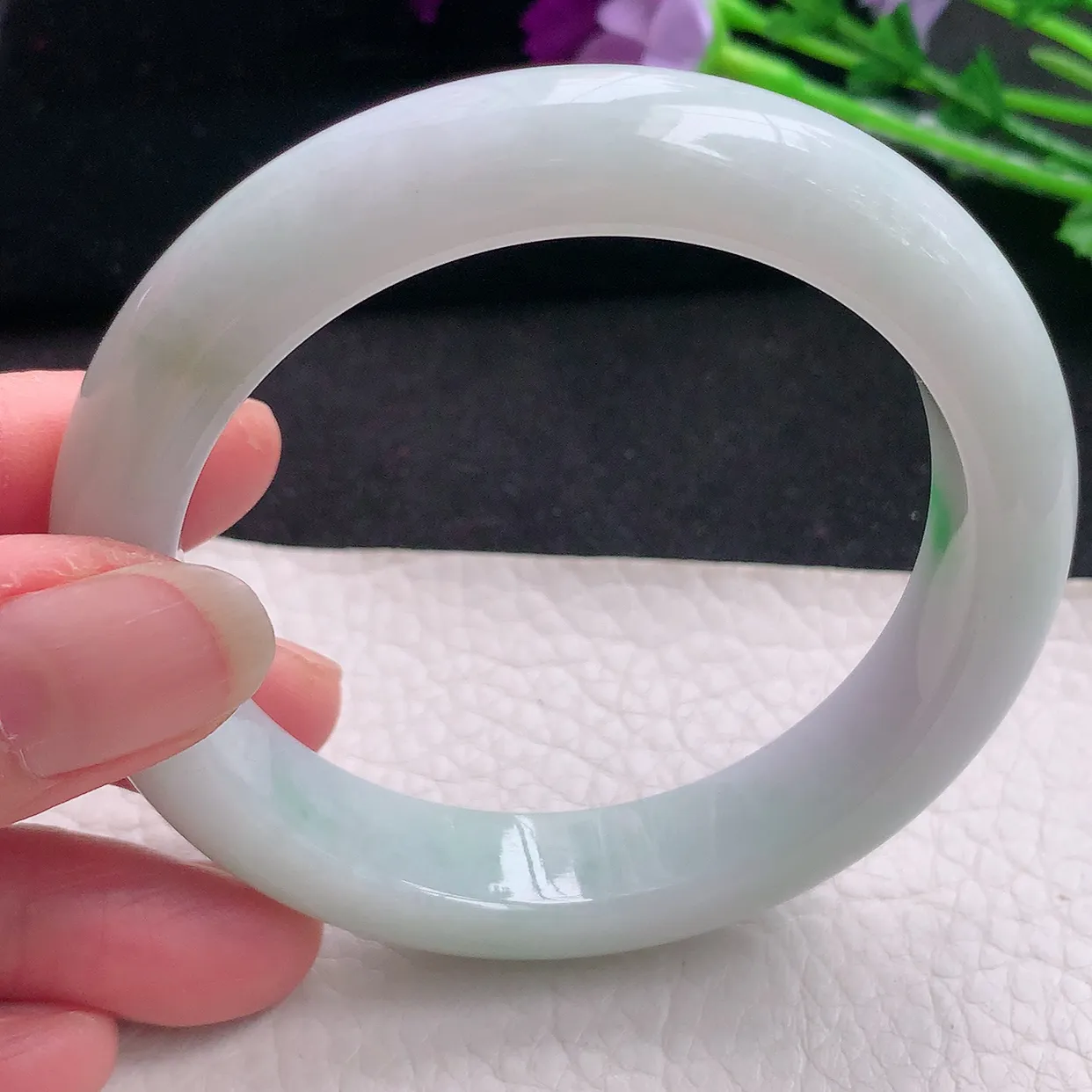 xx自然光57.5*13*9平安镯 翡翠A货水润飘绿宽边玉手镯玉手环