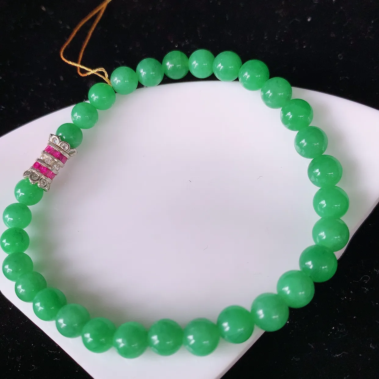 自然光实拍，冰润满绿翡翠手串手链，种老水足，冰清玉润  颜色漂亮  #226取一尺寸6.2mm