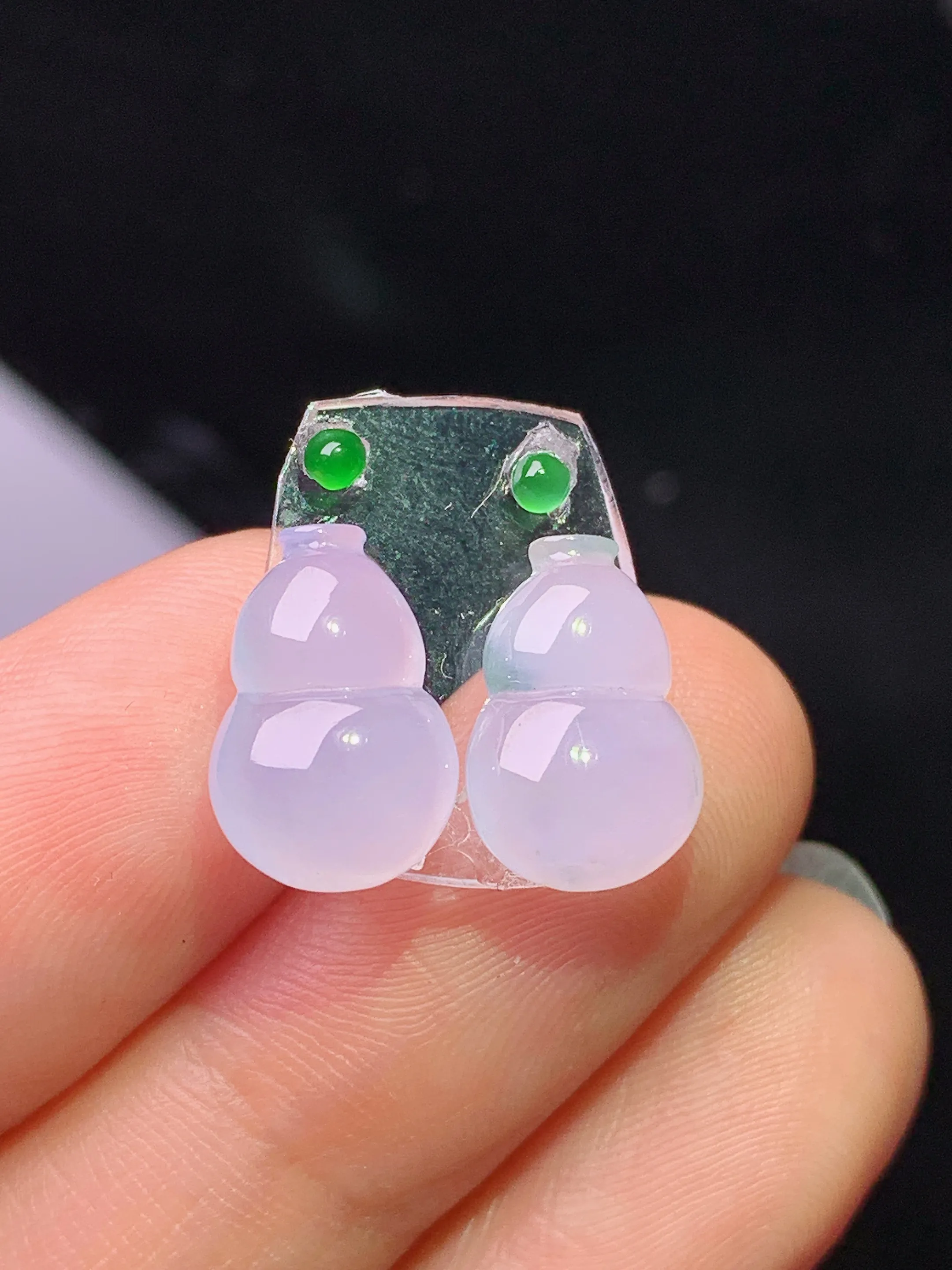 镶嵌款 淡紫罗兰一对 玉质细腻 色泽清新艳丽 整体尺寸12.2*8.2*4.2