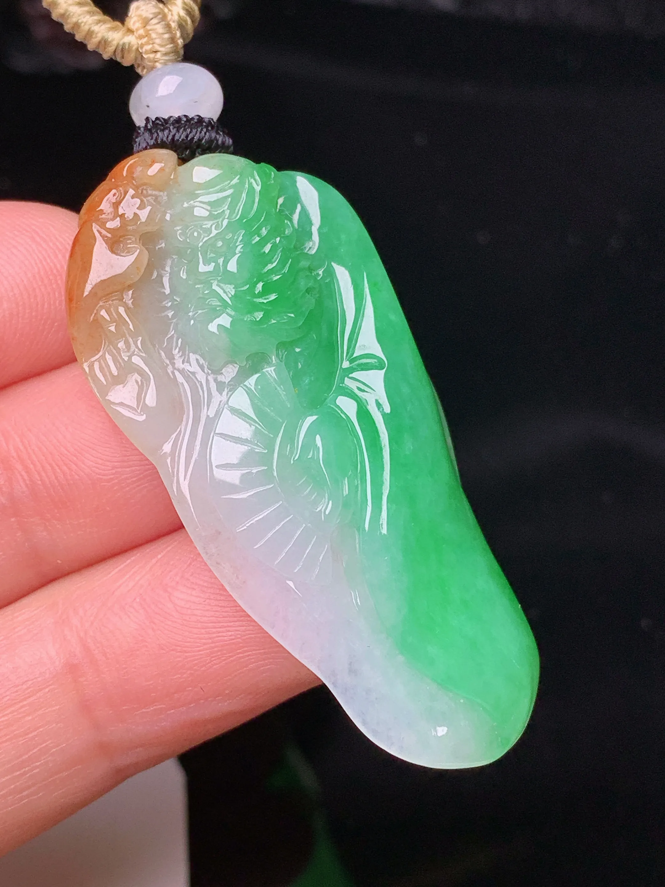 飘绿达摩吊坠 玉质细腻 色泽清新艳丽 整体尺寸42.7*20.8*6.8