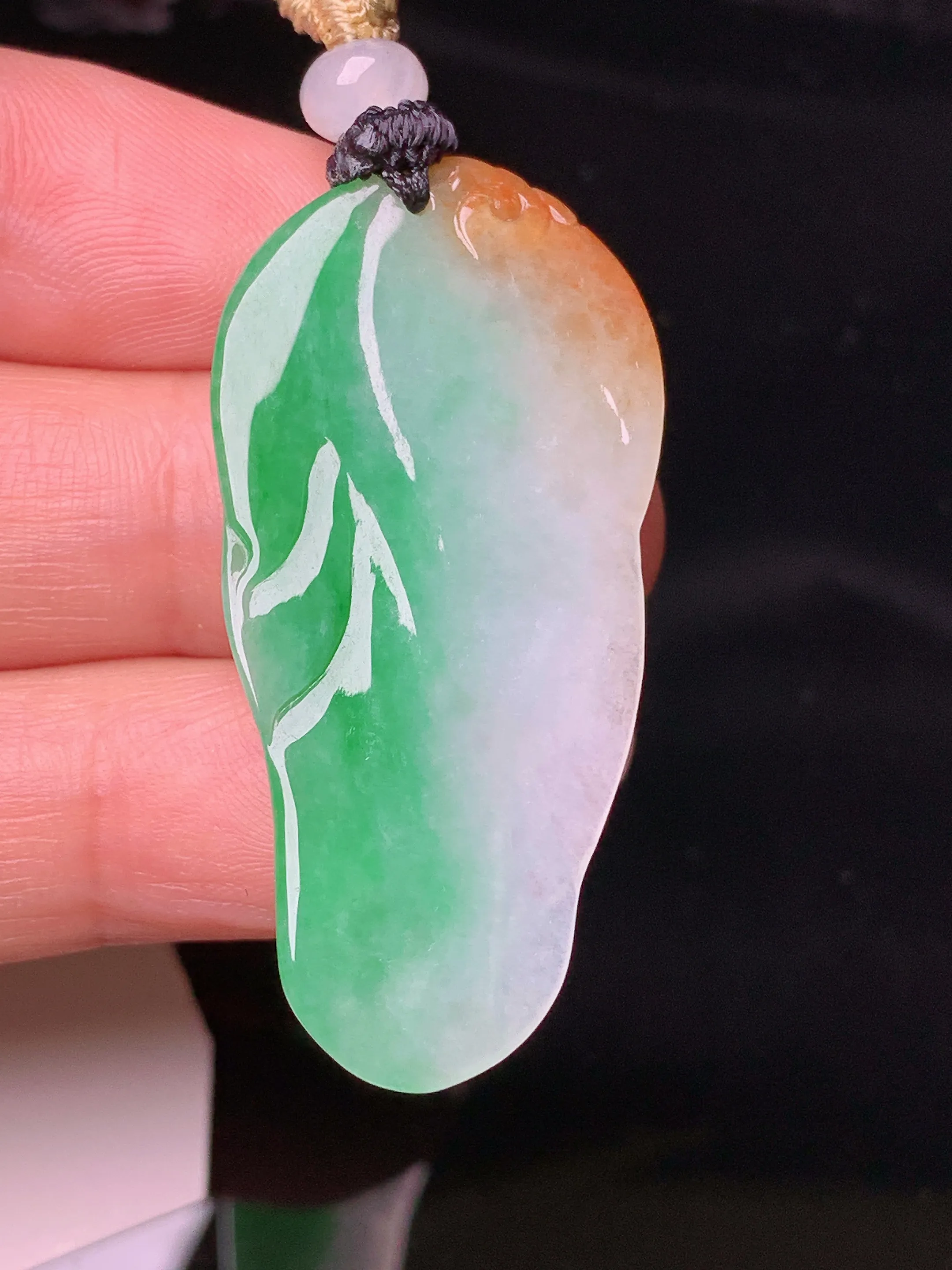 飘绿达摩吊坠 玉质细腻 色泽清新艳丽 整体尺寸42.7*20.8*6.8